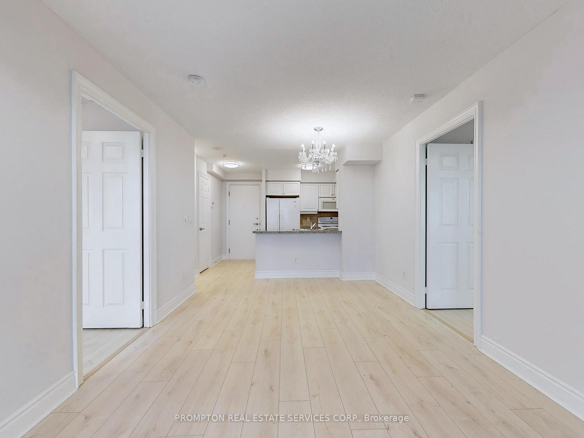 2 Bedrooms Condo at 15 Greenview, Toronto For sale