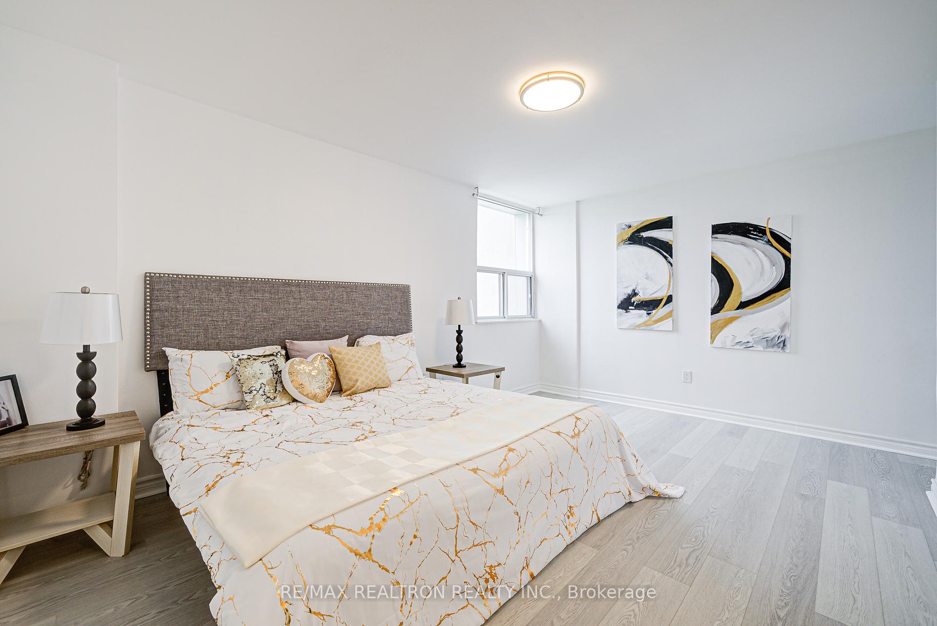 2 Bedrooms Condo at 5 Massey, Toronto For sale