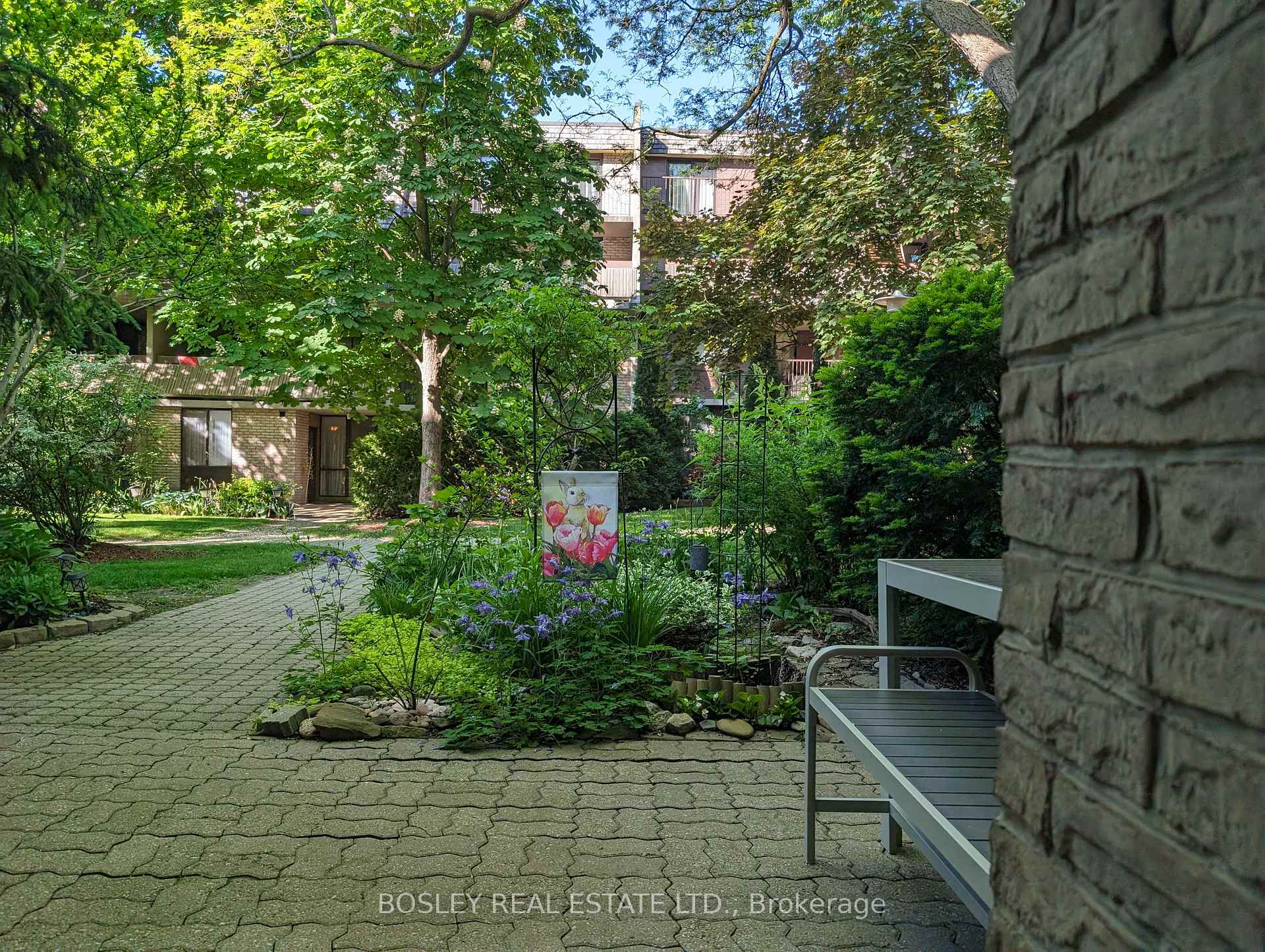 3 Bedrooms Condo at 1250 Mississauga Valley, Mississauga For sale