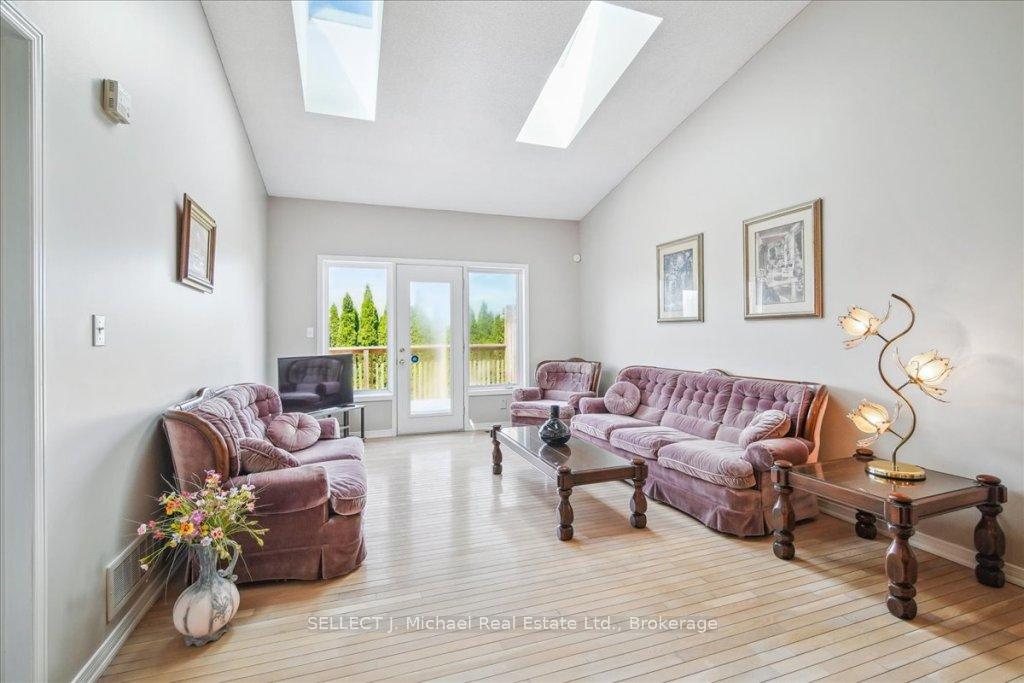 3 Bedrooms Condo at 213 Nash, Hamilton For sale