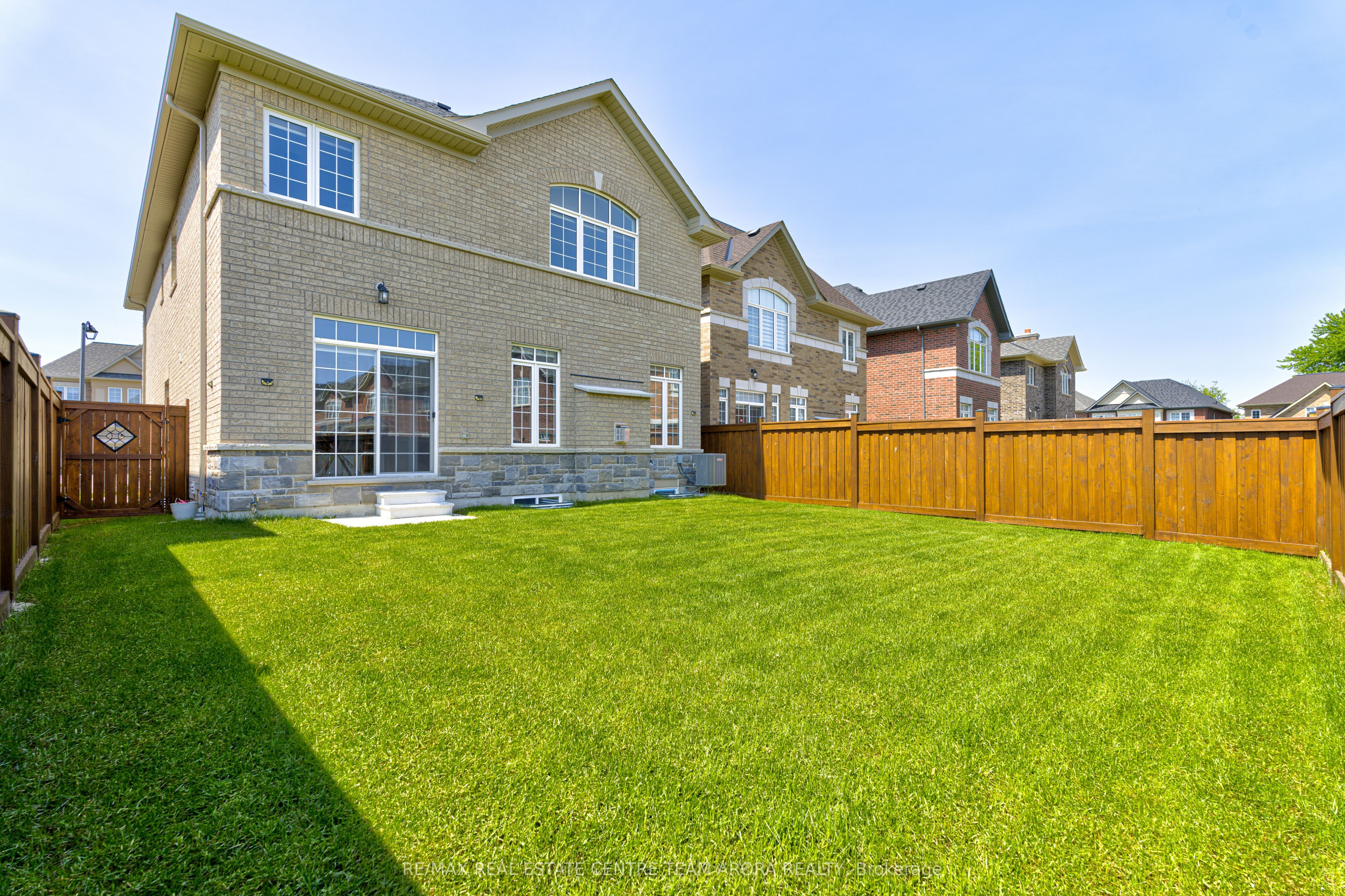38 Rosewell Crescent