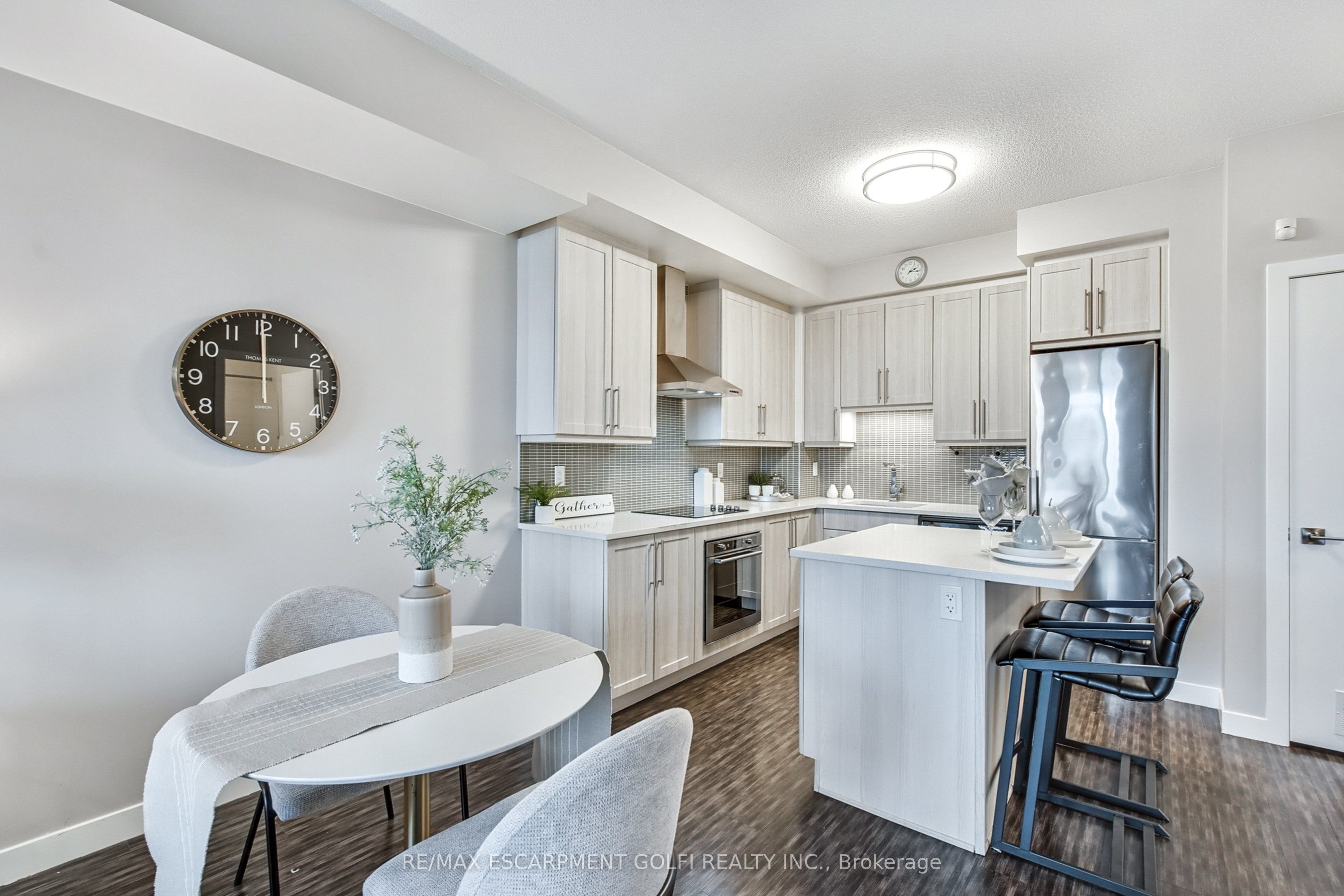 2093 Fairview Street, #408
