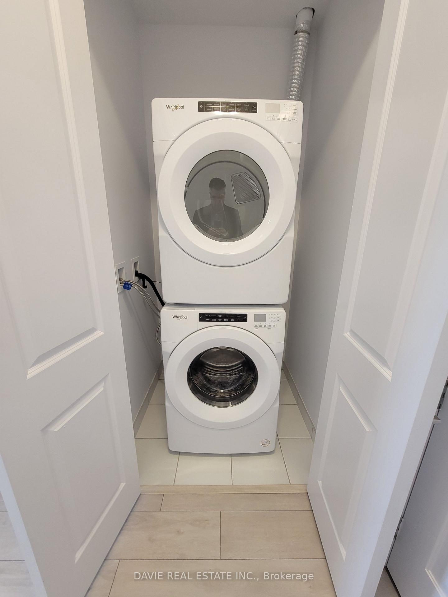 2 Bedrooms Condo at 30 Elm, Mississauga For sale