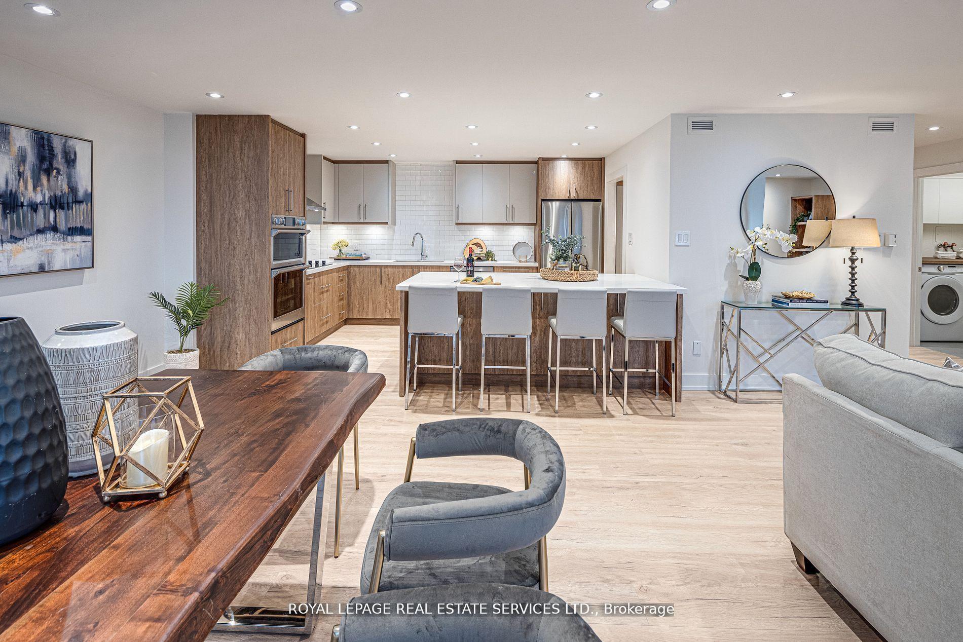 2 Bedrooms Condo at 175 Cumberland, Toronto For sale