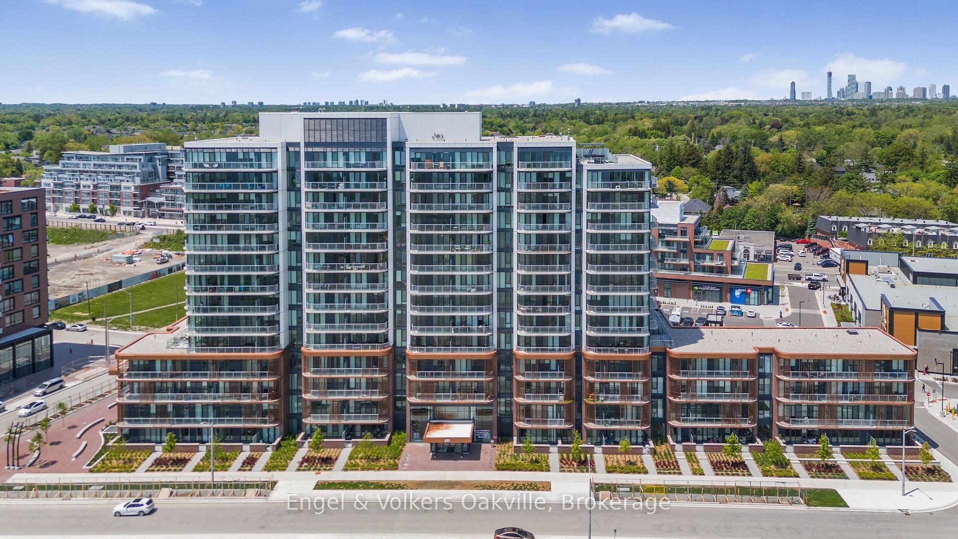 2 Bedrooms Condo at 220 Missinnihe, Mississauga For sale