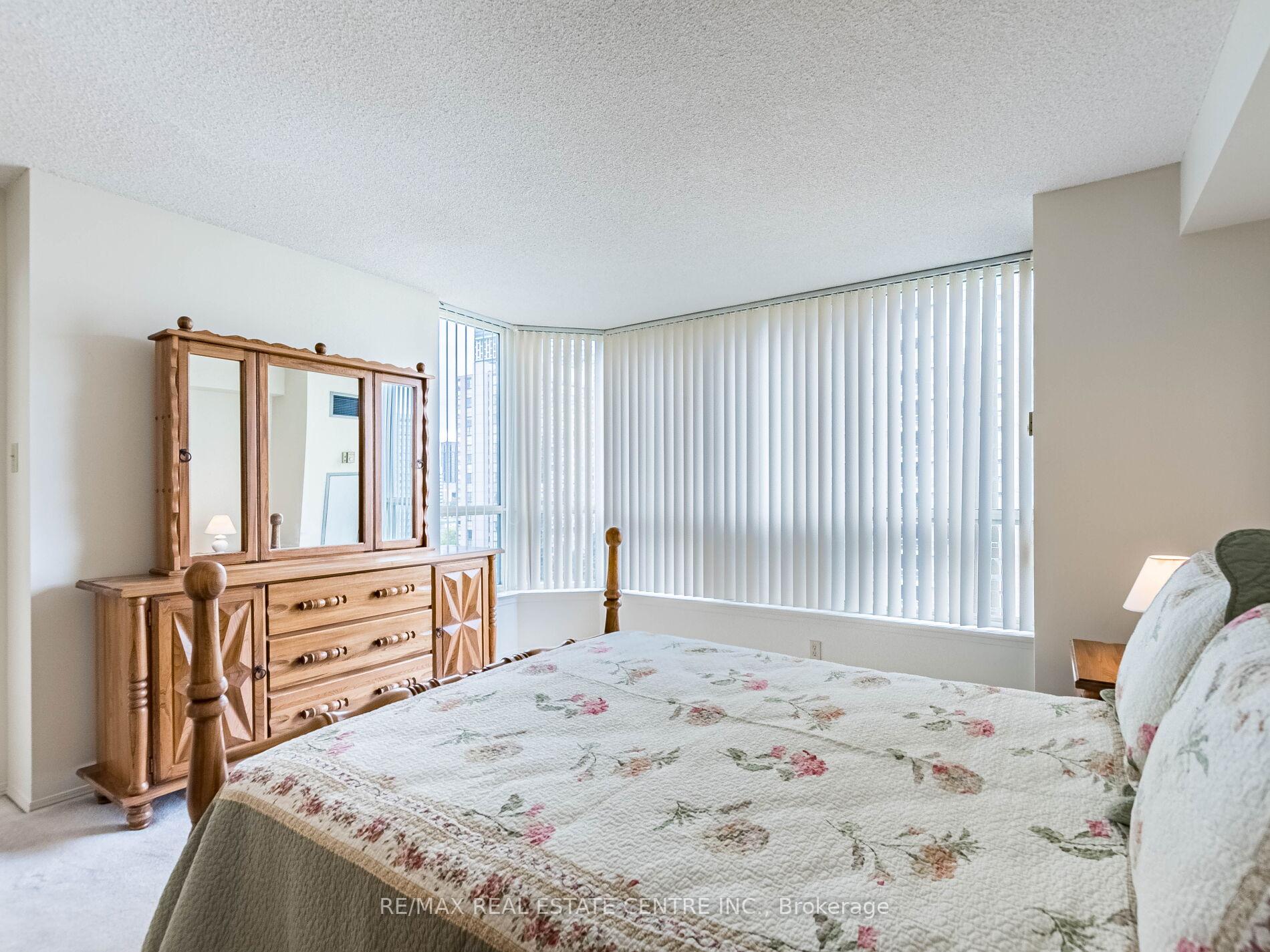 1 Bedroom Condo at 55 Elm, Mississauga For sale