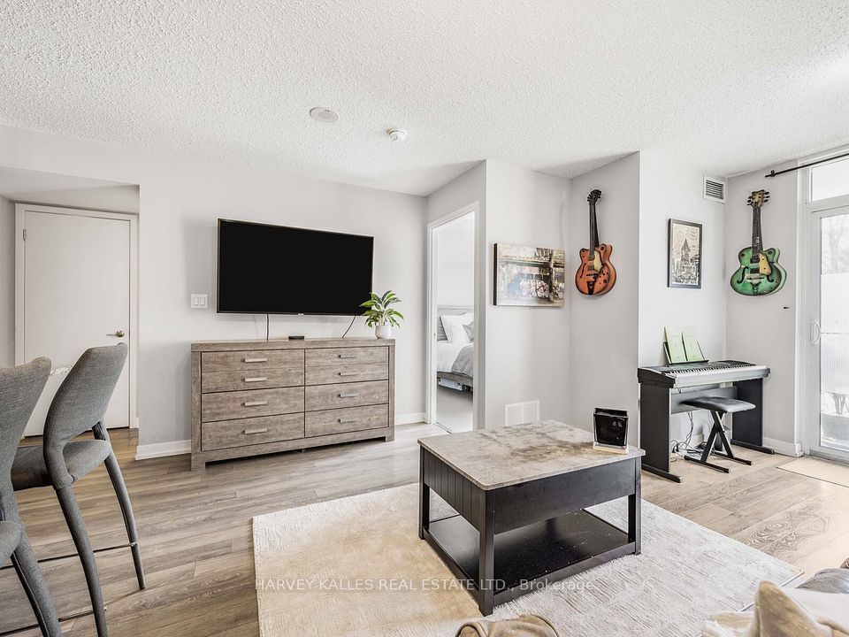 816 Lansdowne Avenue 114