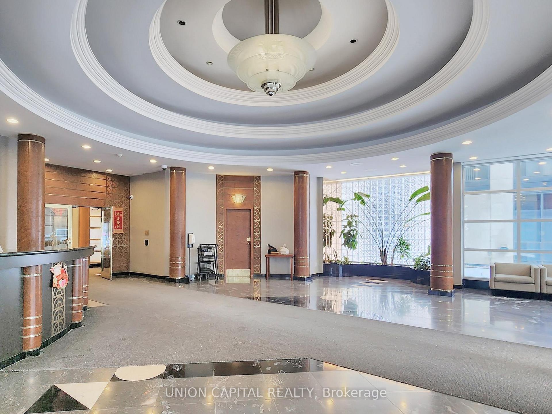 3 Bedrooms Condo at 28 Hollywood, Toronto For sale