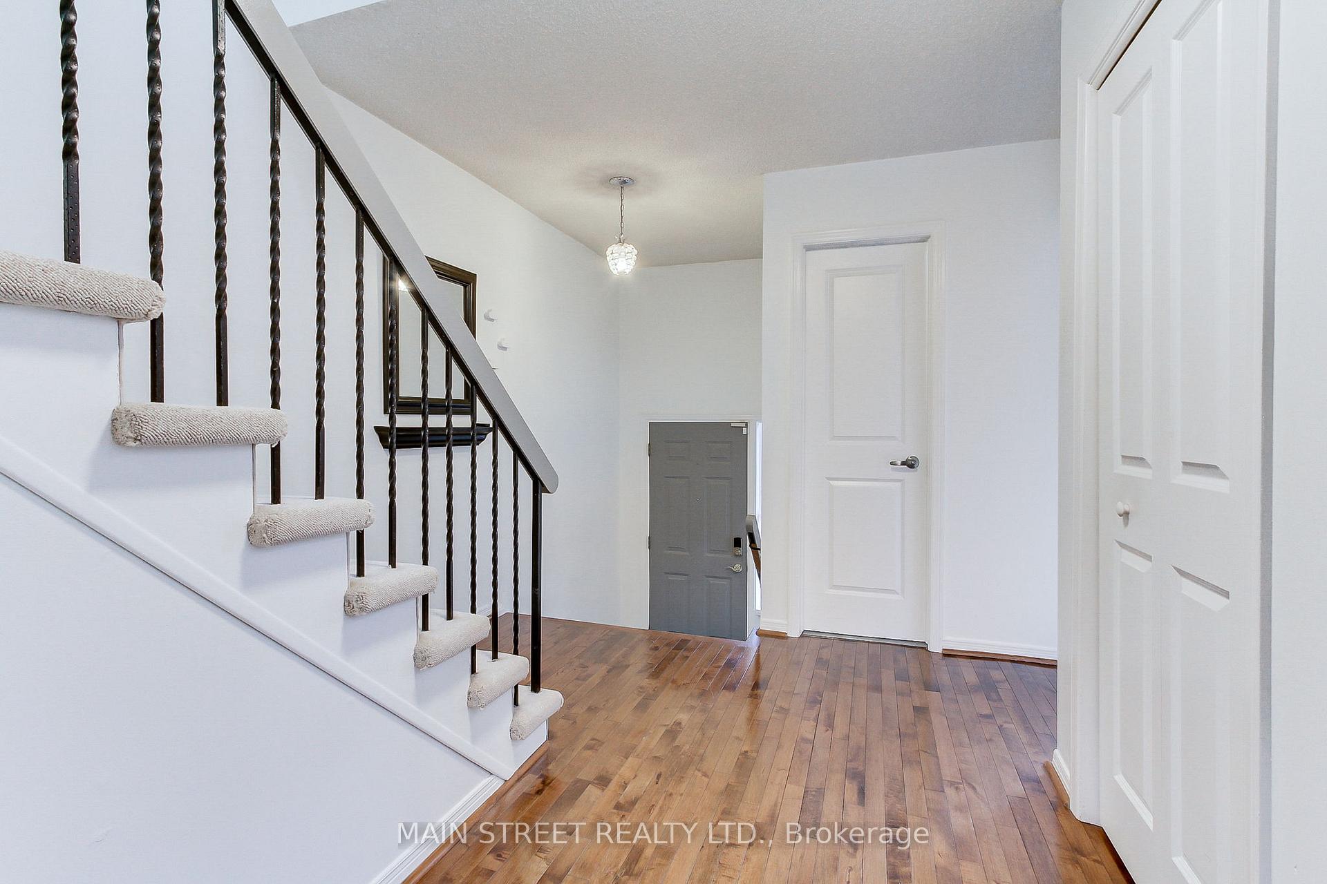 3 Bedrooms Condo at 725 Vermouth,  Mississauga For sale