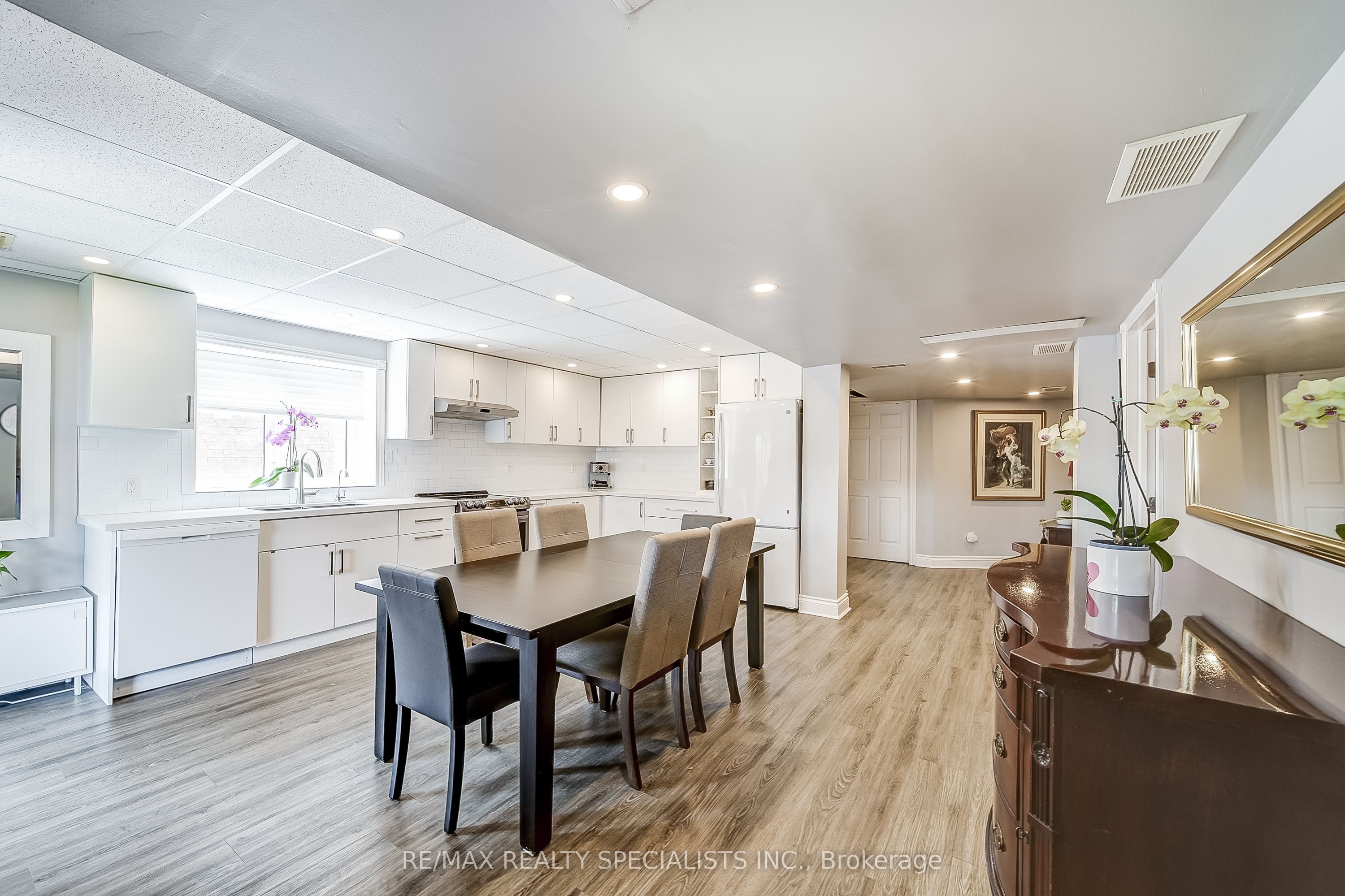 8 Wyman Crescent