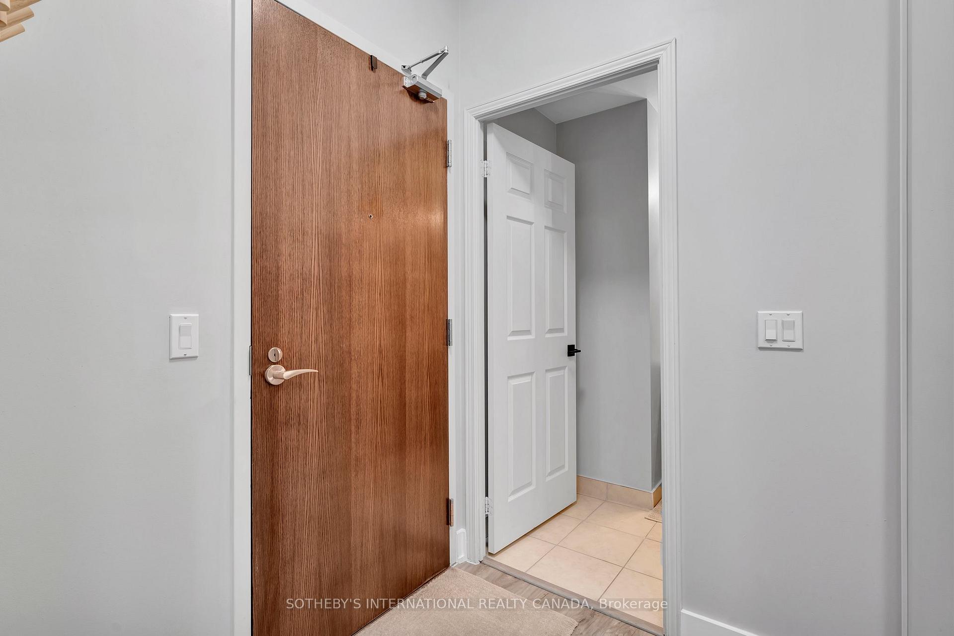3 Bedrooms Condo at 339 Rathburn, Mississauga For sale