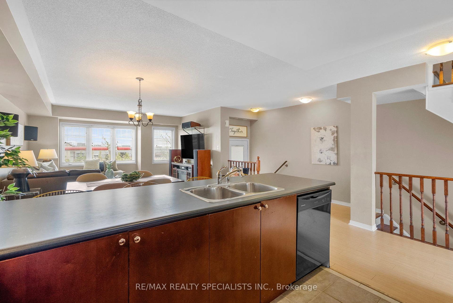 2 Bedrooms Condo at 3985 Eglinton, Mississauga For sale