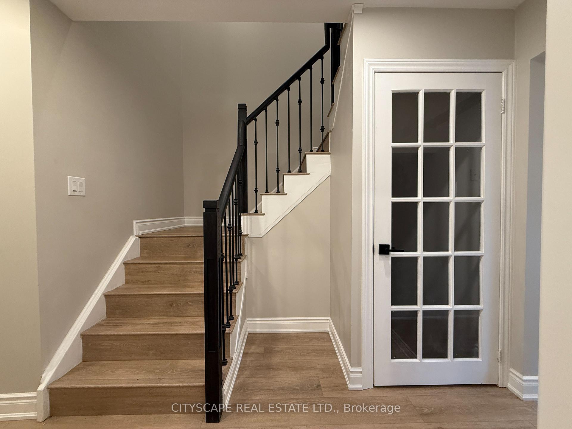 4 Bedrooms Condo at 5659 Glen Erin, Mississauga For sale