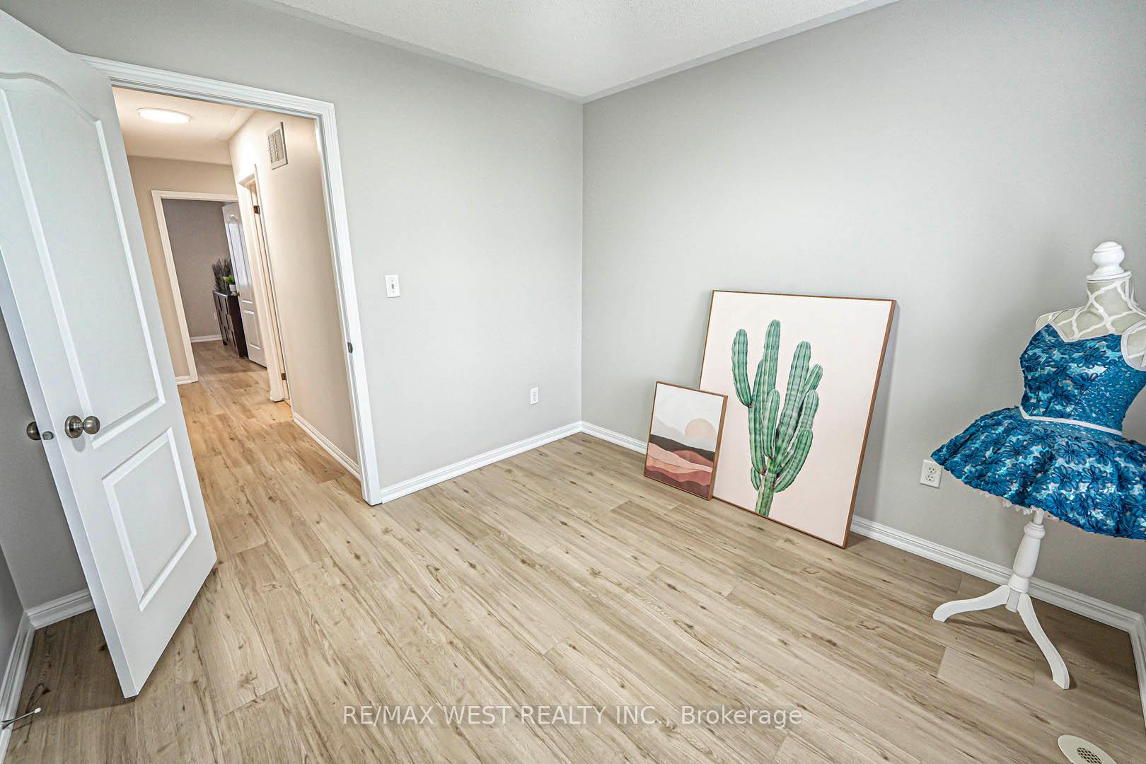 3 Bedrooms Condo at 3050 Rotary, Burlington For sale