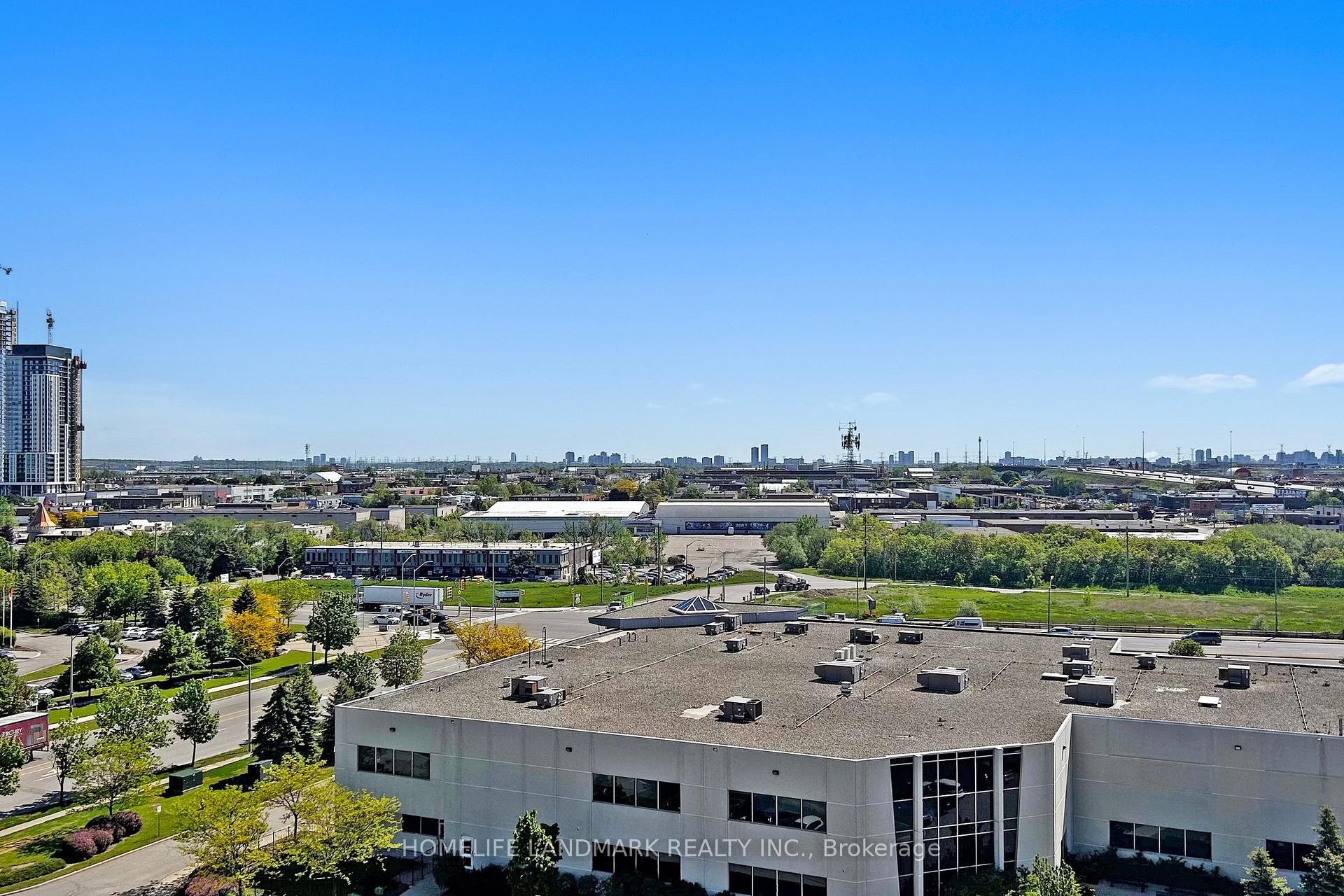 2 Bedrooms Condo at 60 Honeycrisp, Vaughan For sale