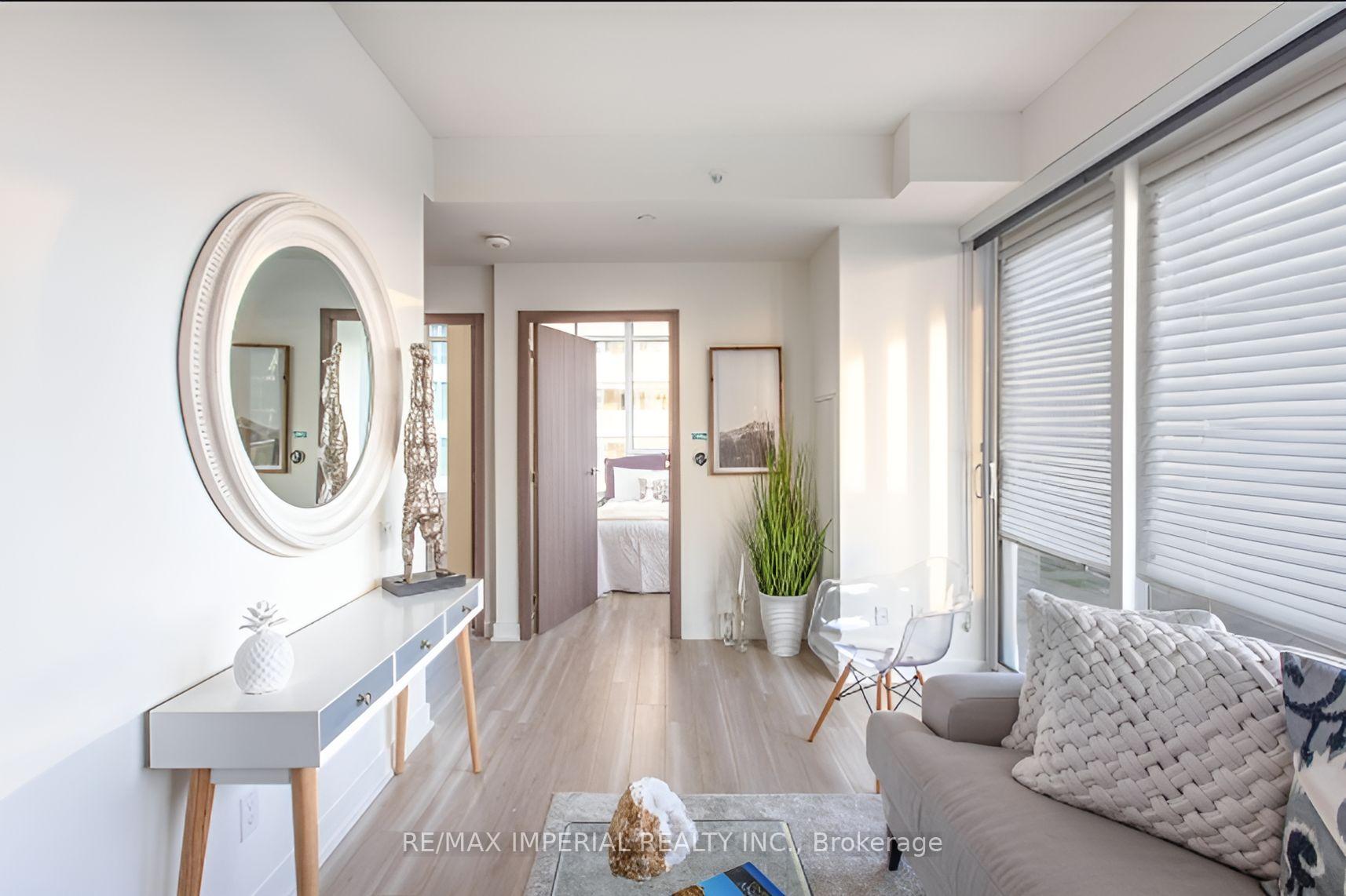 3 Bedrooms Condo at 19 Bathurst,  Toronto For sale