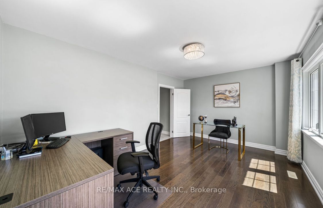 6 Oldborough Circle