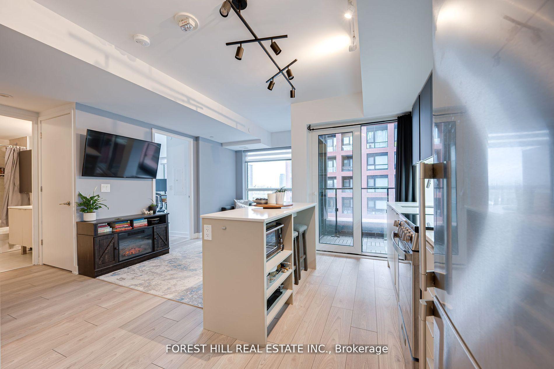 2 Bedrooms Condo at 8 Tippett, Toronto For sale