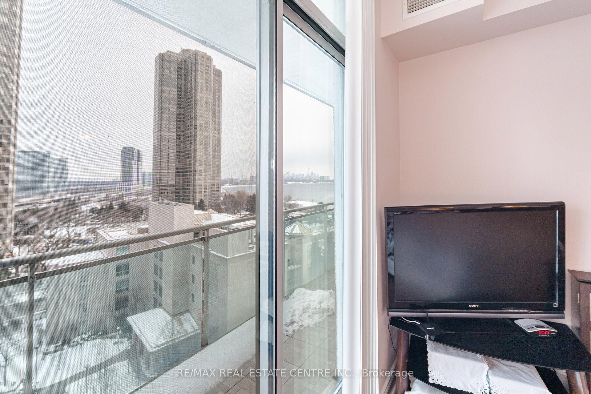 2 Bedrooms Condo at 5 Marine Parade,  Toronto For sale