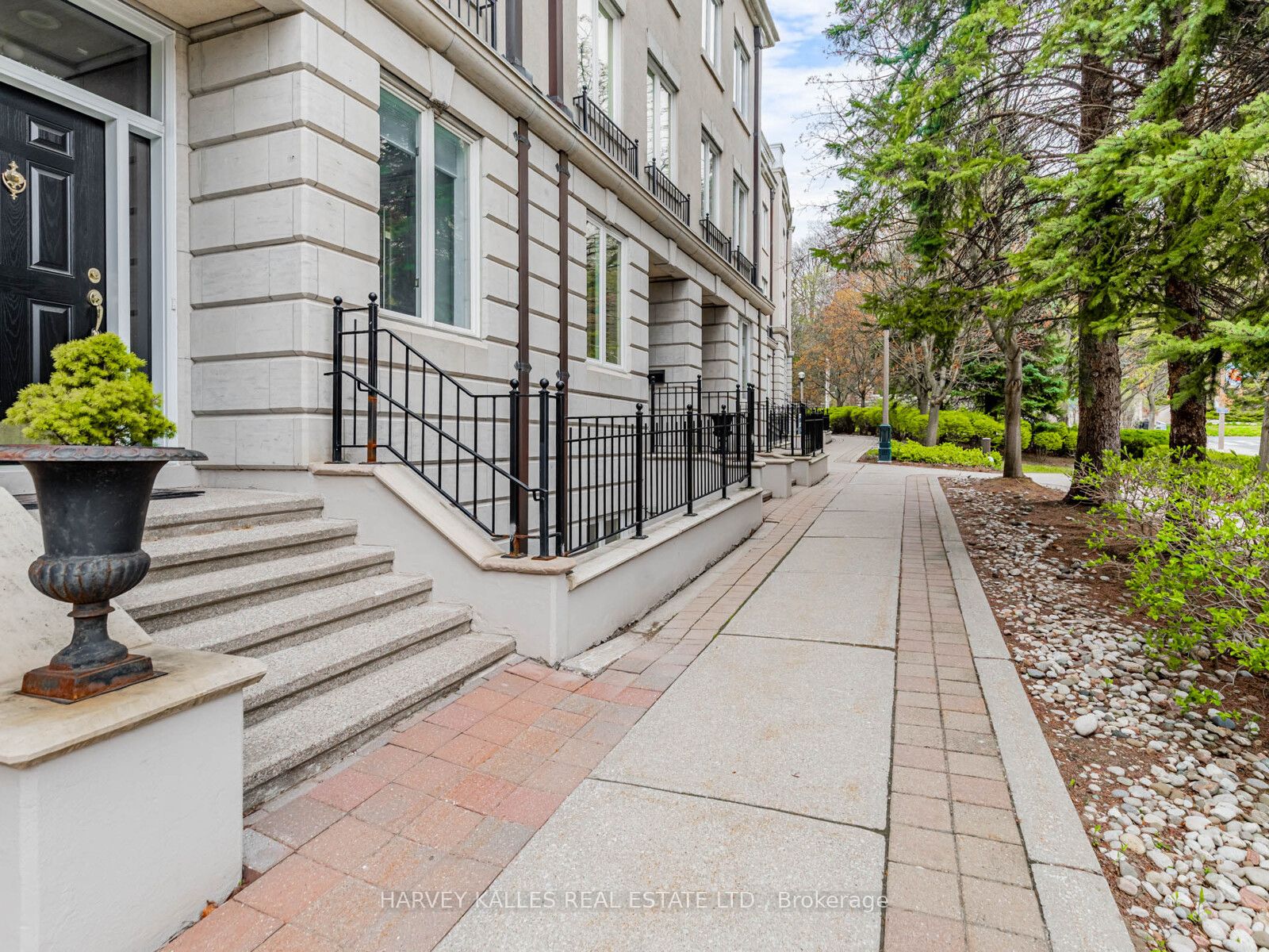 258 Spadina Road