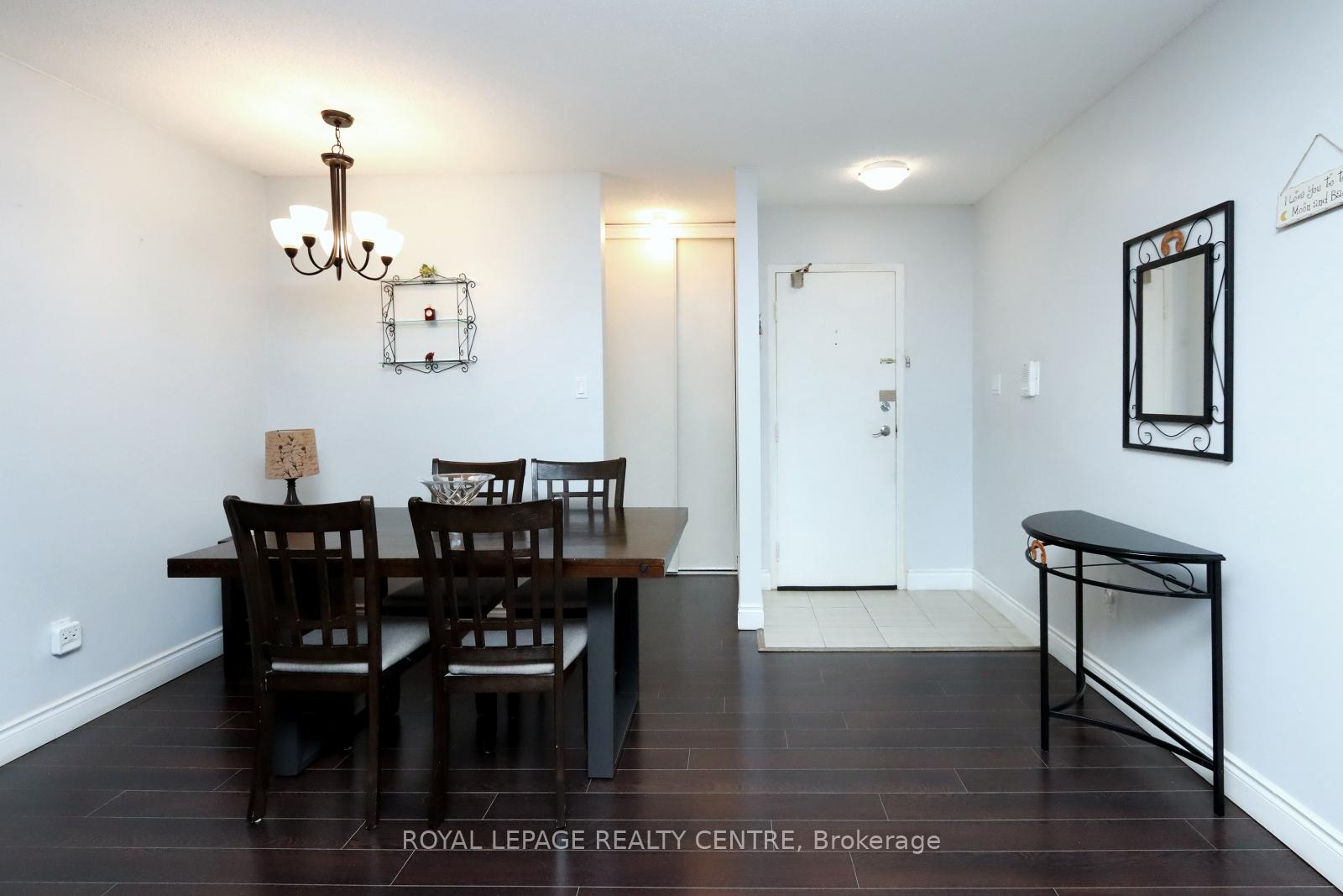 3 Bedrooms Condo at 2866 Battleford, Mississauga For sale