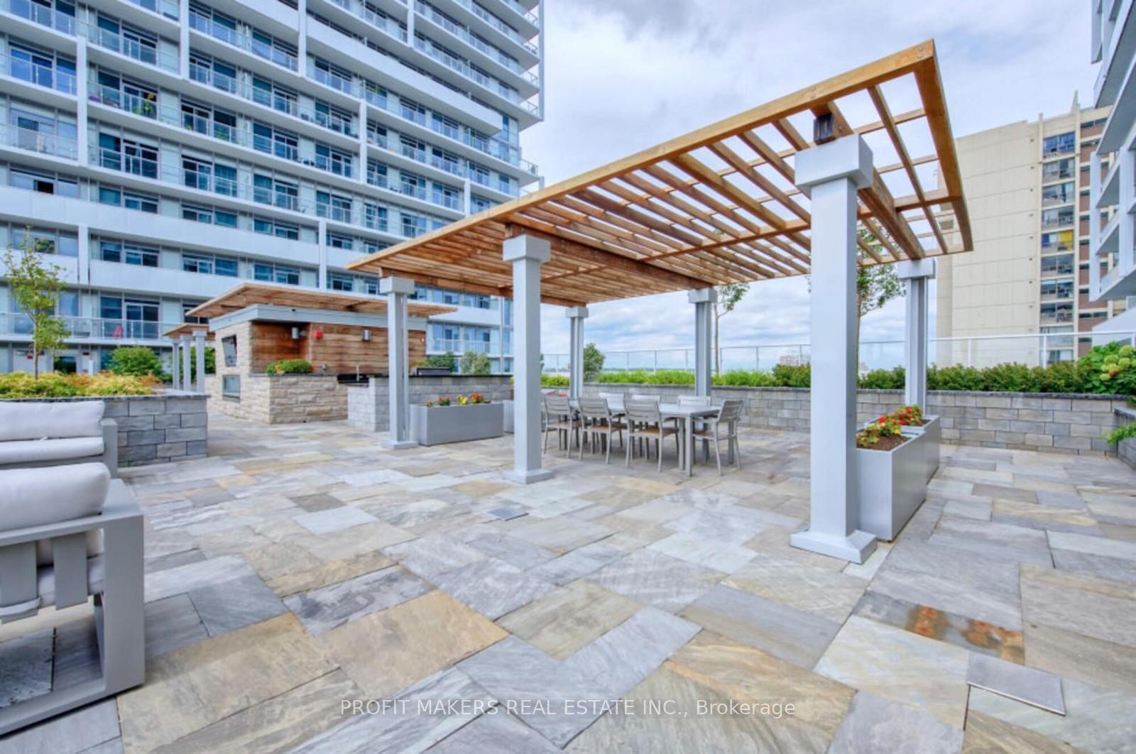 3 Bedrooms Condo at 65 Speers, Oakville For sale