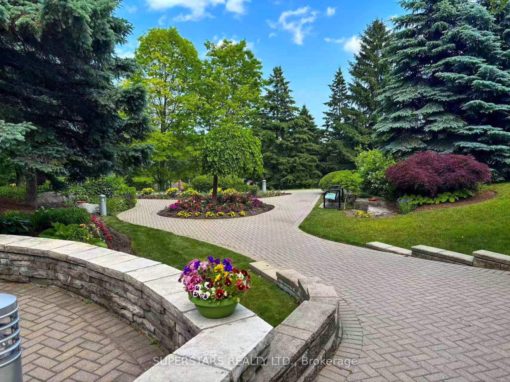 2 Bedrooms Condo at 20 Guildwood, Toronto For sale