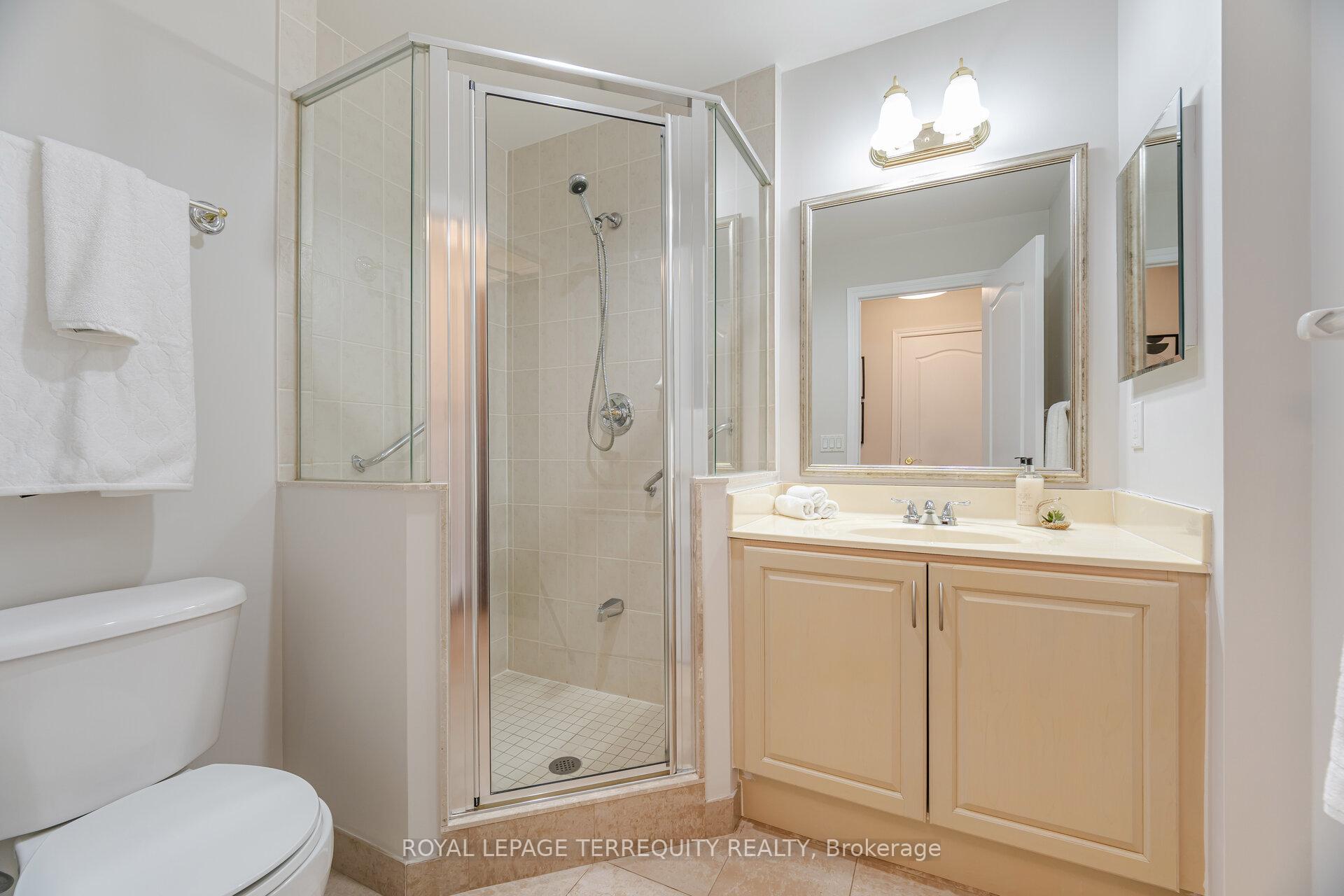 2 Bedrooms Condo at 1101 Leslie,  Toronto For sale
