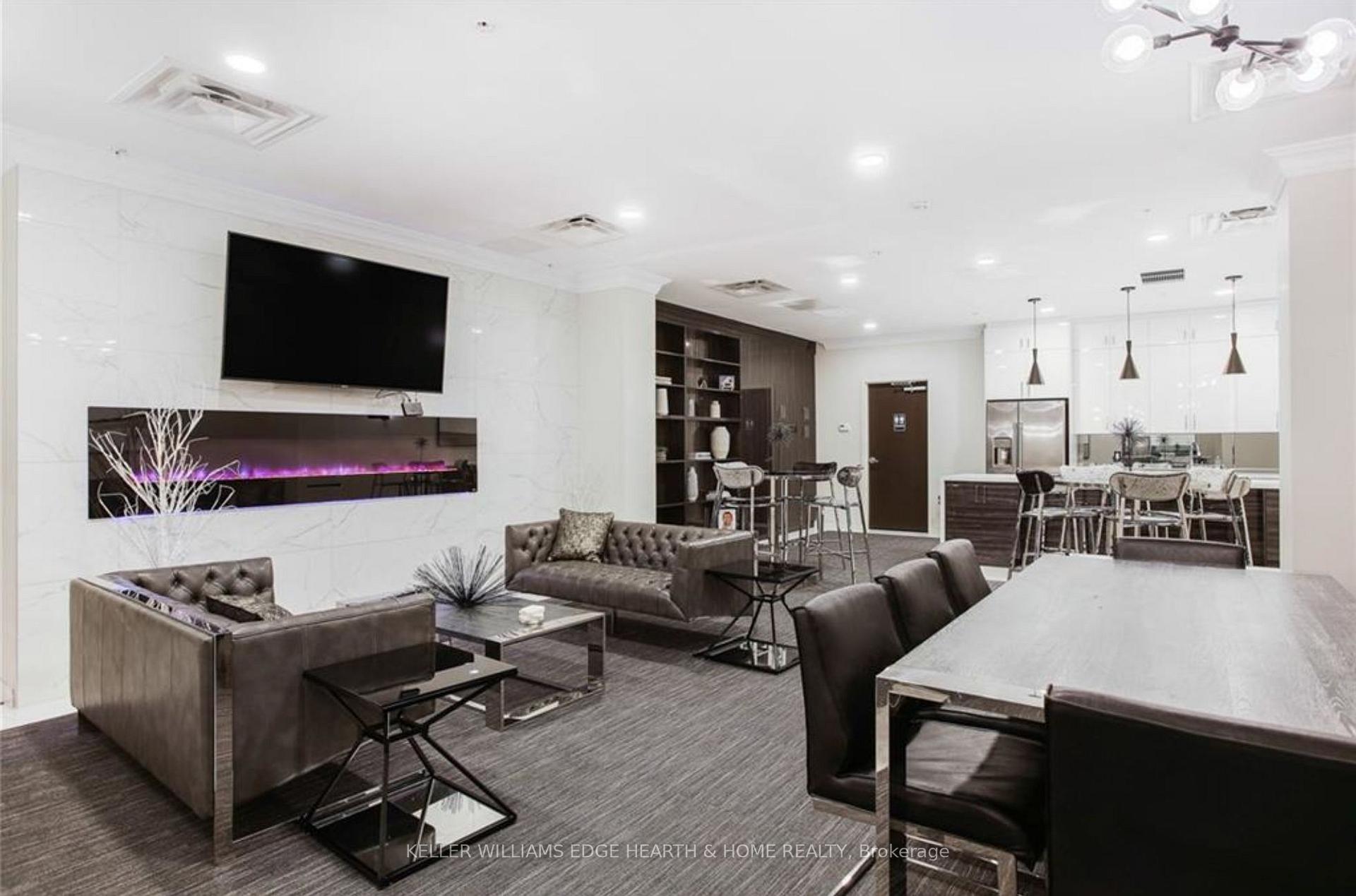 2 Bedrooms Condo at 112 King,  Hamilton For sale
