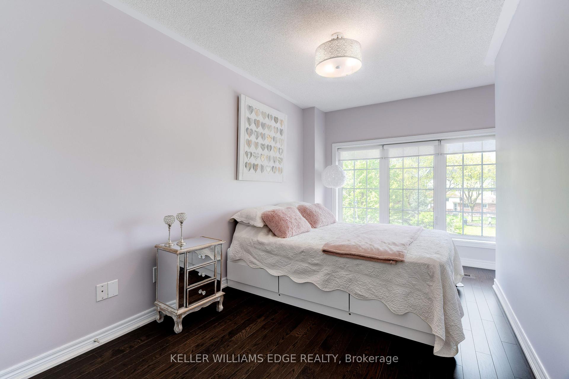 3 Bedrooms Condo at 230 Paisley, Mississauga For sale