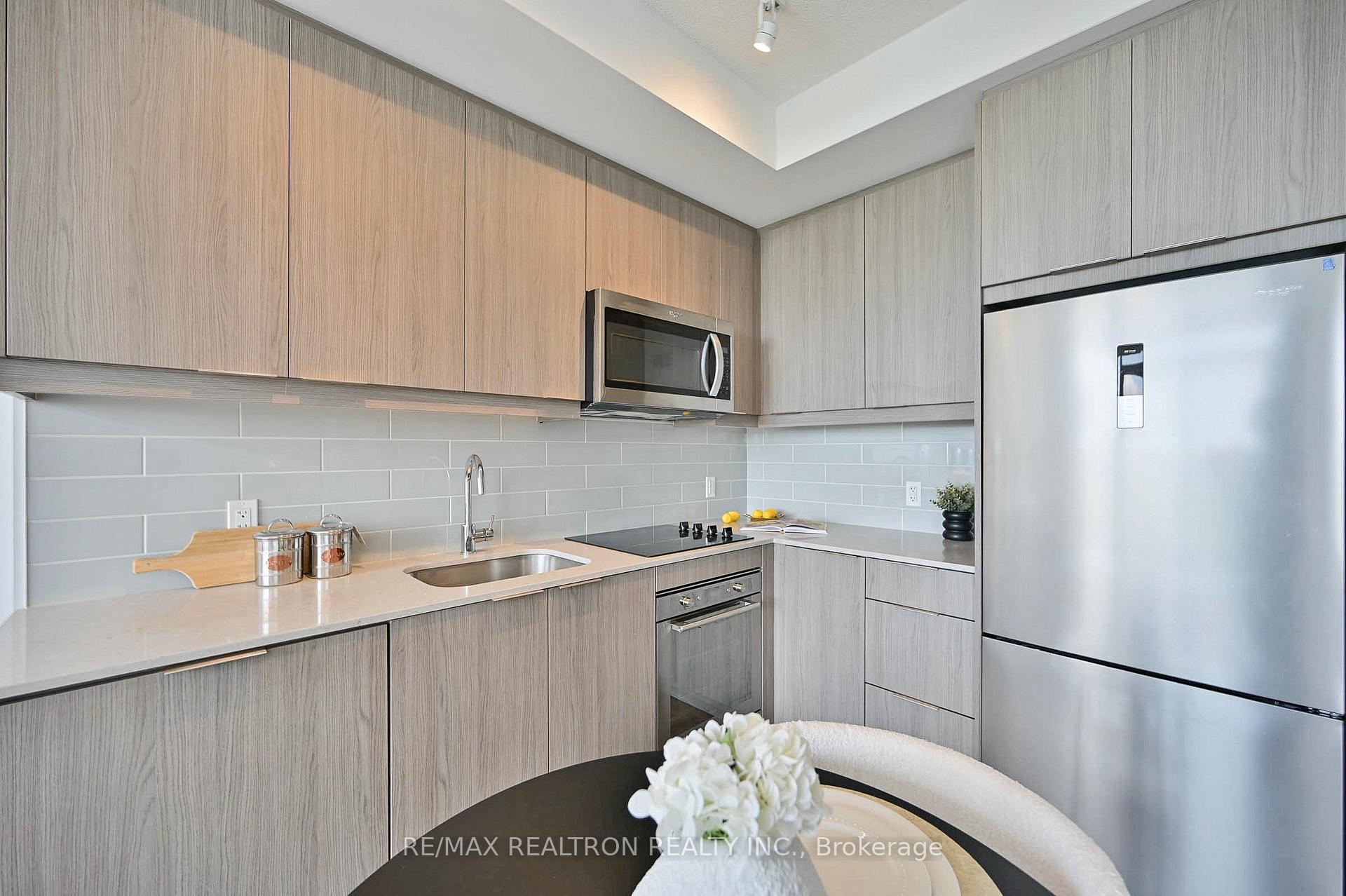 2 Bedrooms Condo at 36 Forest Manor, Toronto For sale