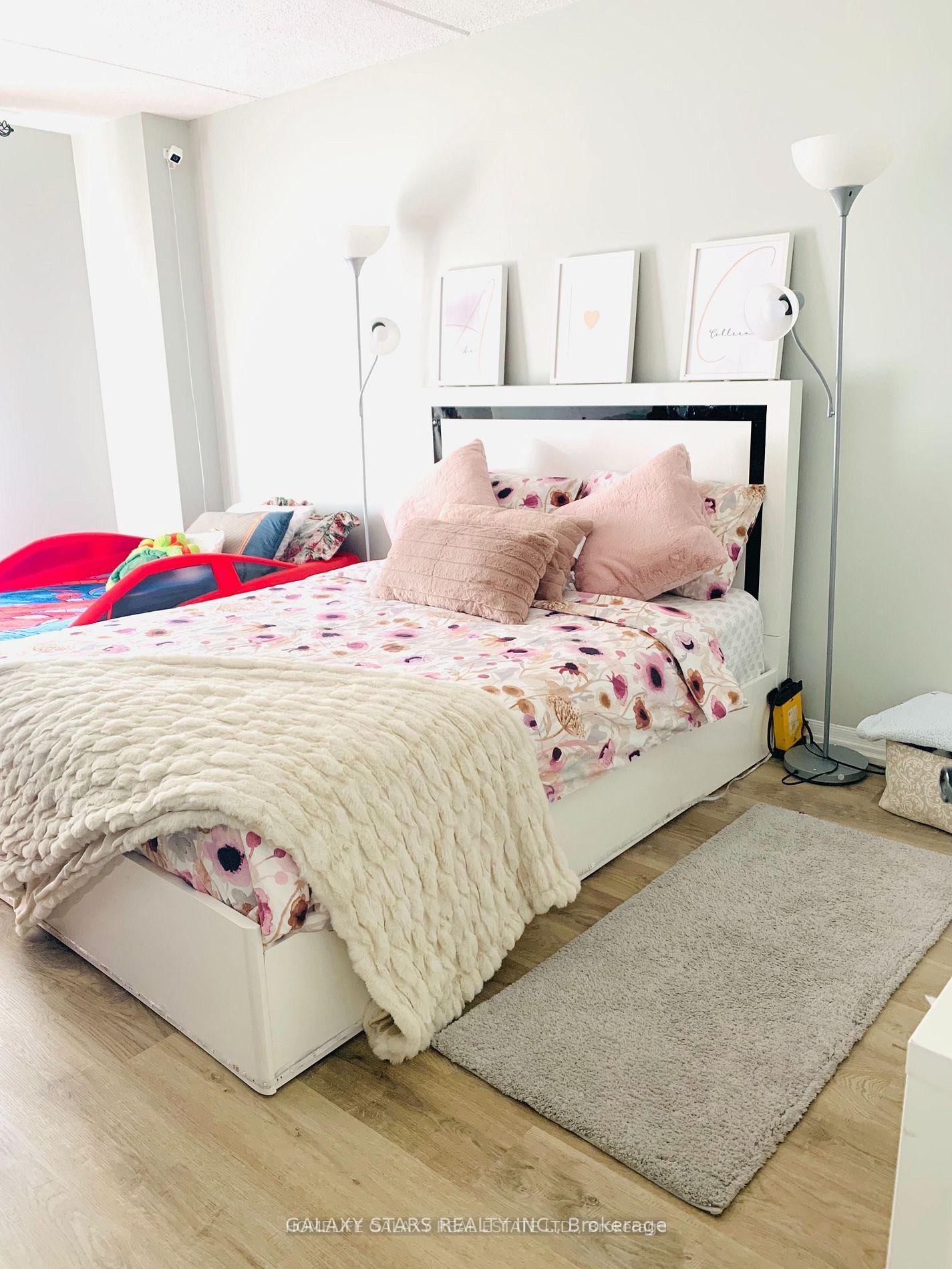 2 Bedrooms Condo at 2 Glamorgan,  Toronto For sale