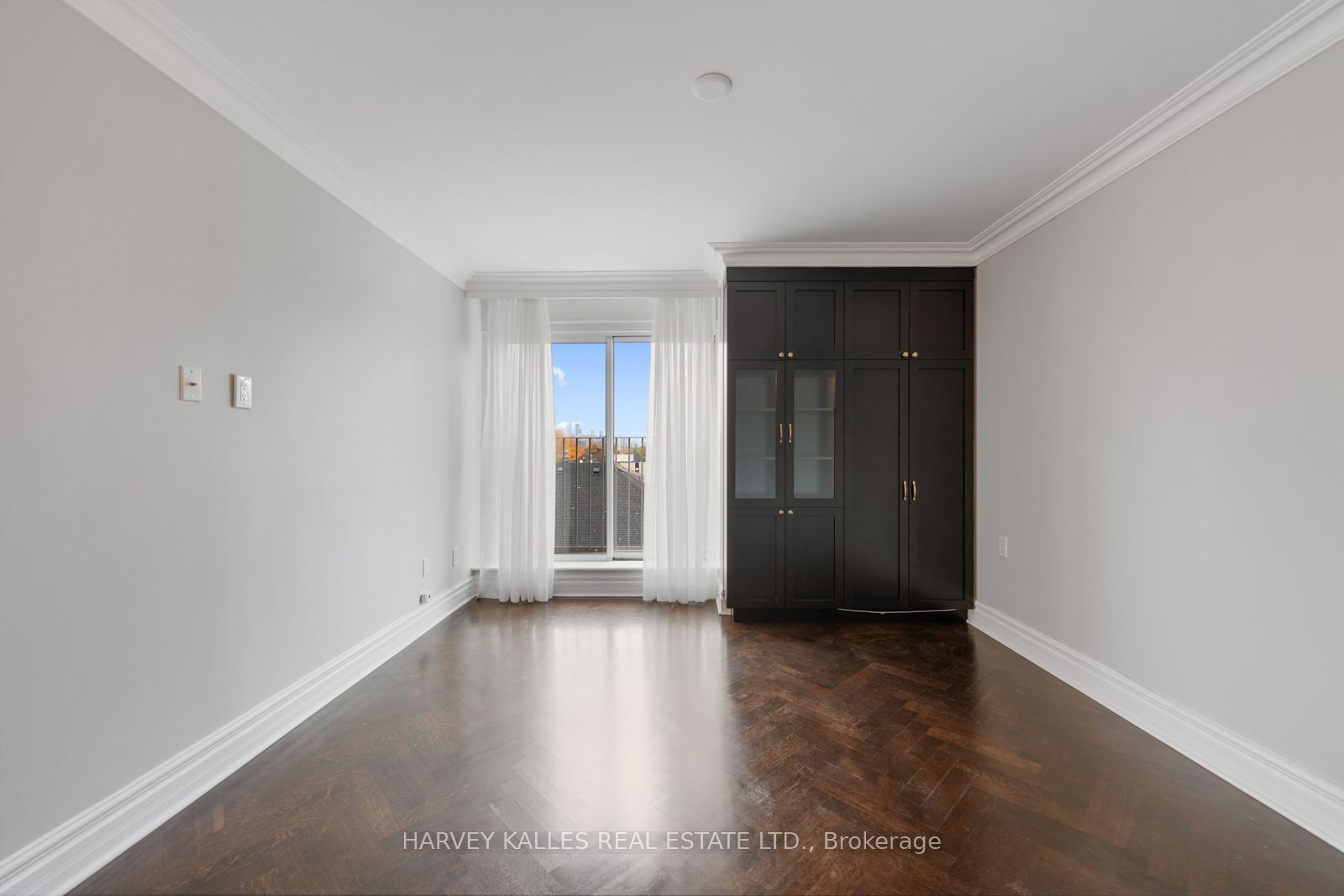 70 Elmsthorpe Avenue PH-401