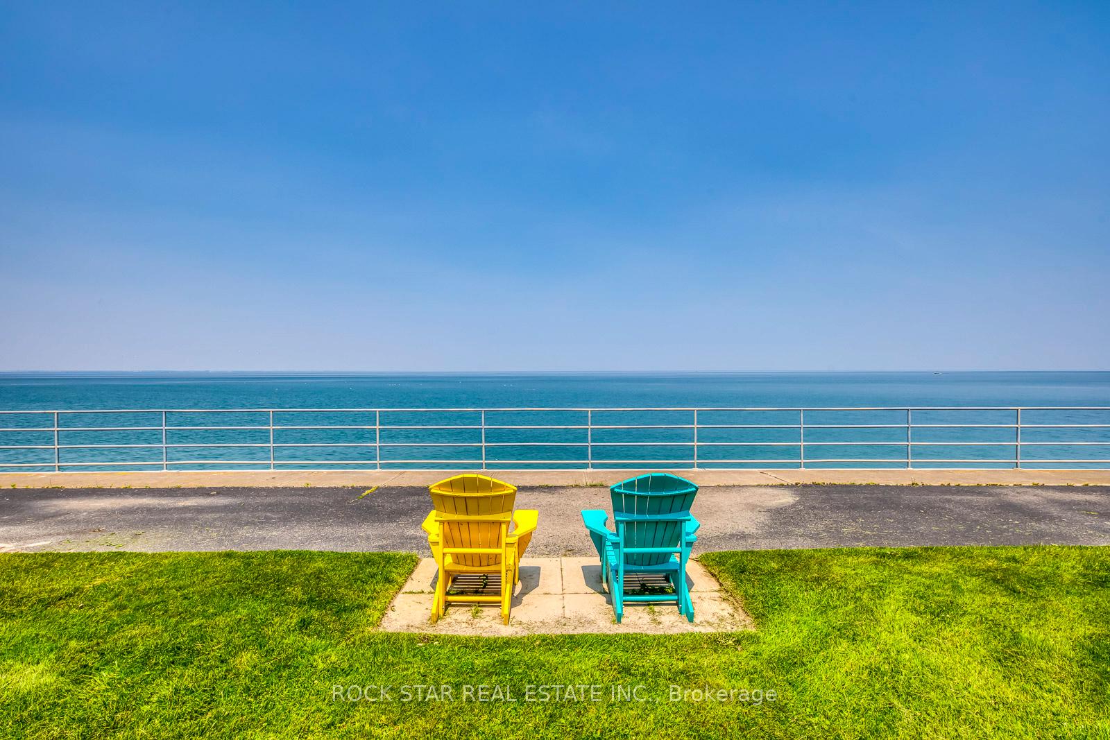 2 Bedrooms Condo at 515 North Service, Hamilton For sale