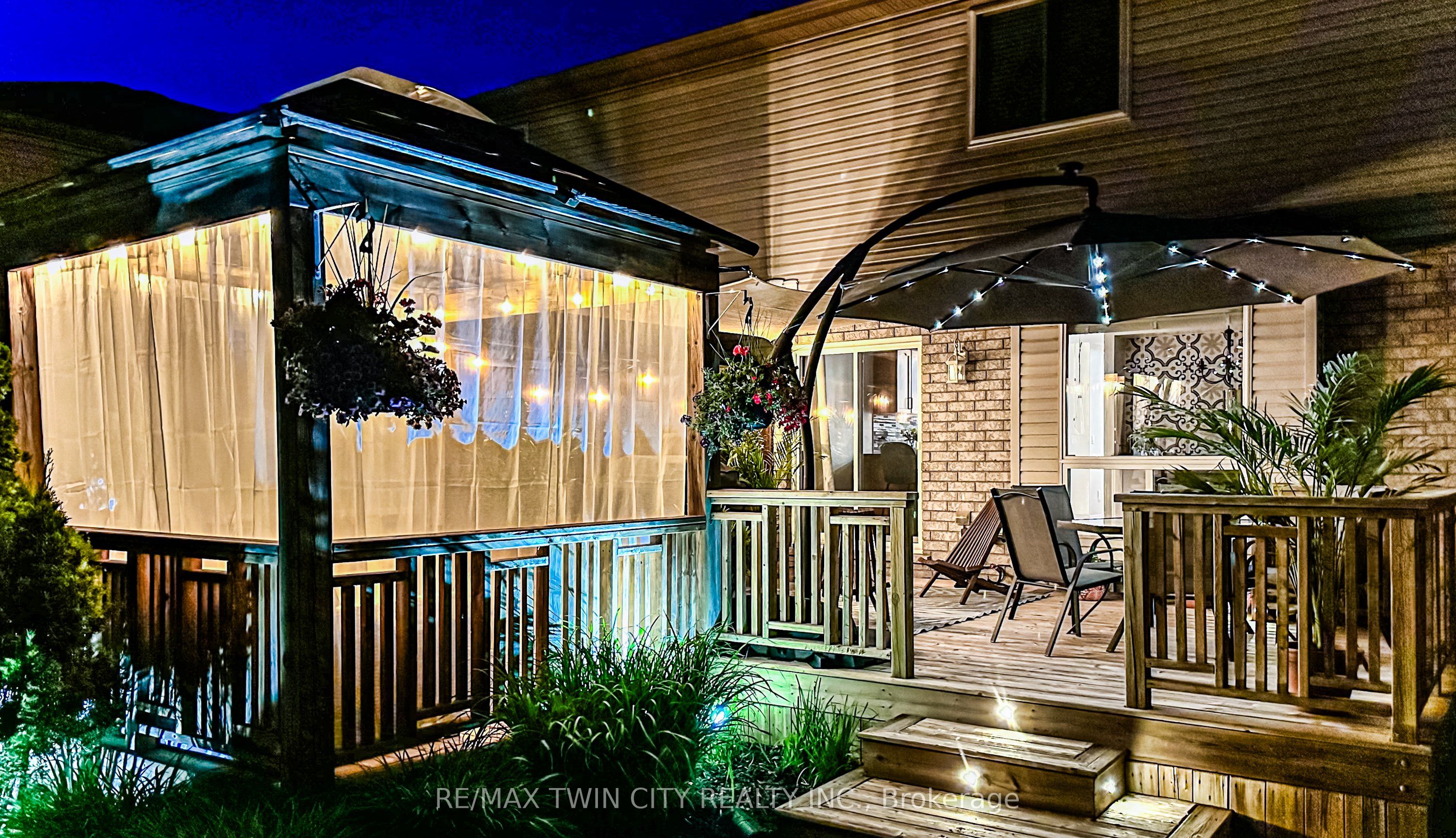 381 University Downs Crescent