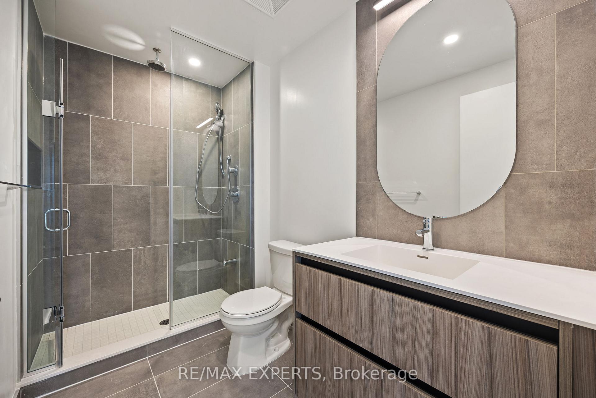 2 Bedrooms Condo at 7950 Bathurst, Vaughan For sale
