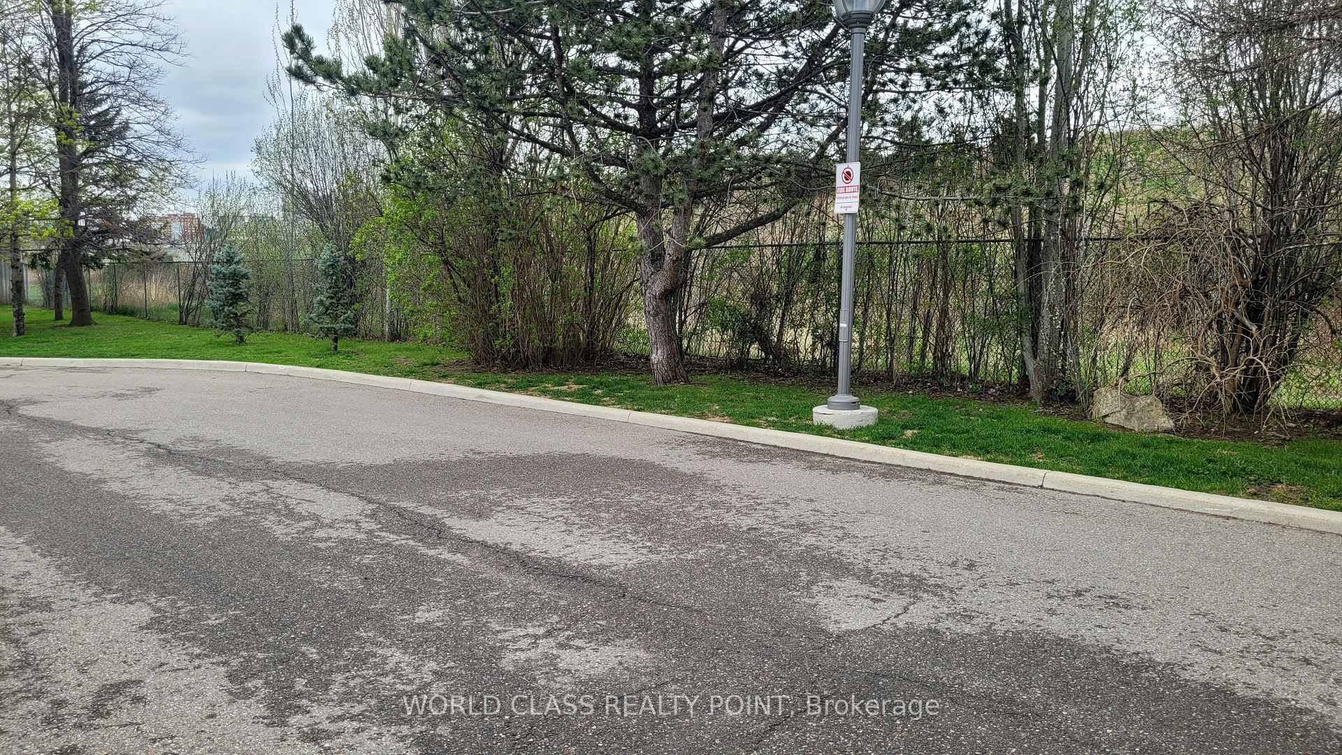 4 Bedrooms Condo at 525 Meadows, Mississauga For sale