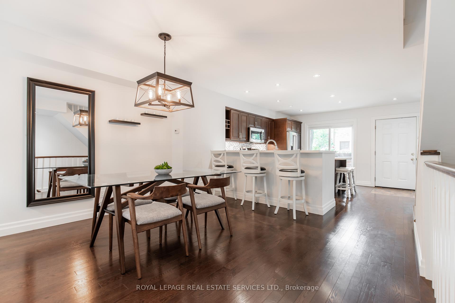 3 Bedrooms Condo at 3122 Lakeshore, Oakville For sale