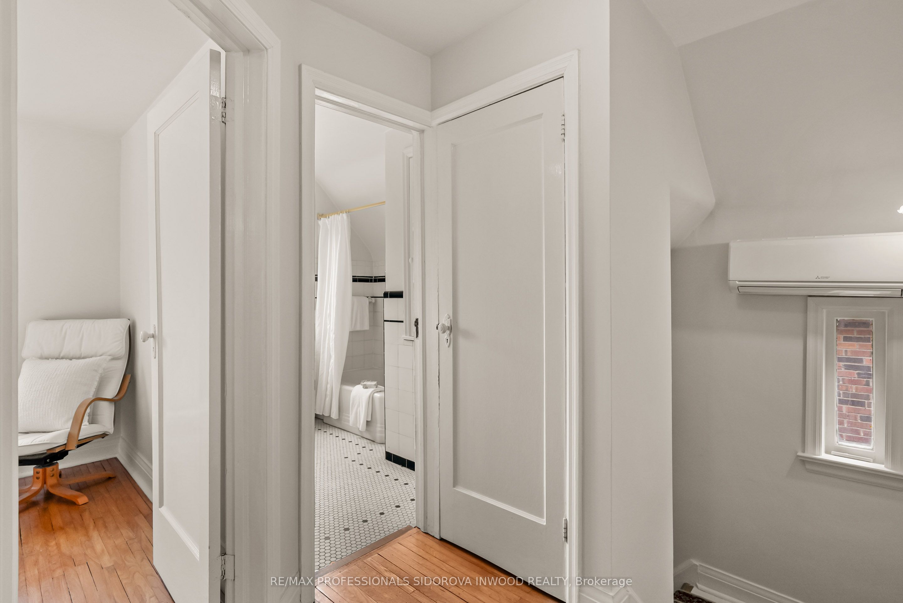 42 Coe Hill Drive, Toronto, ON M6S 3C8
