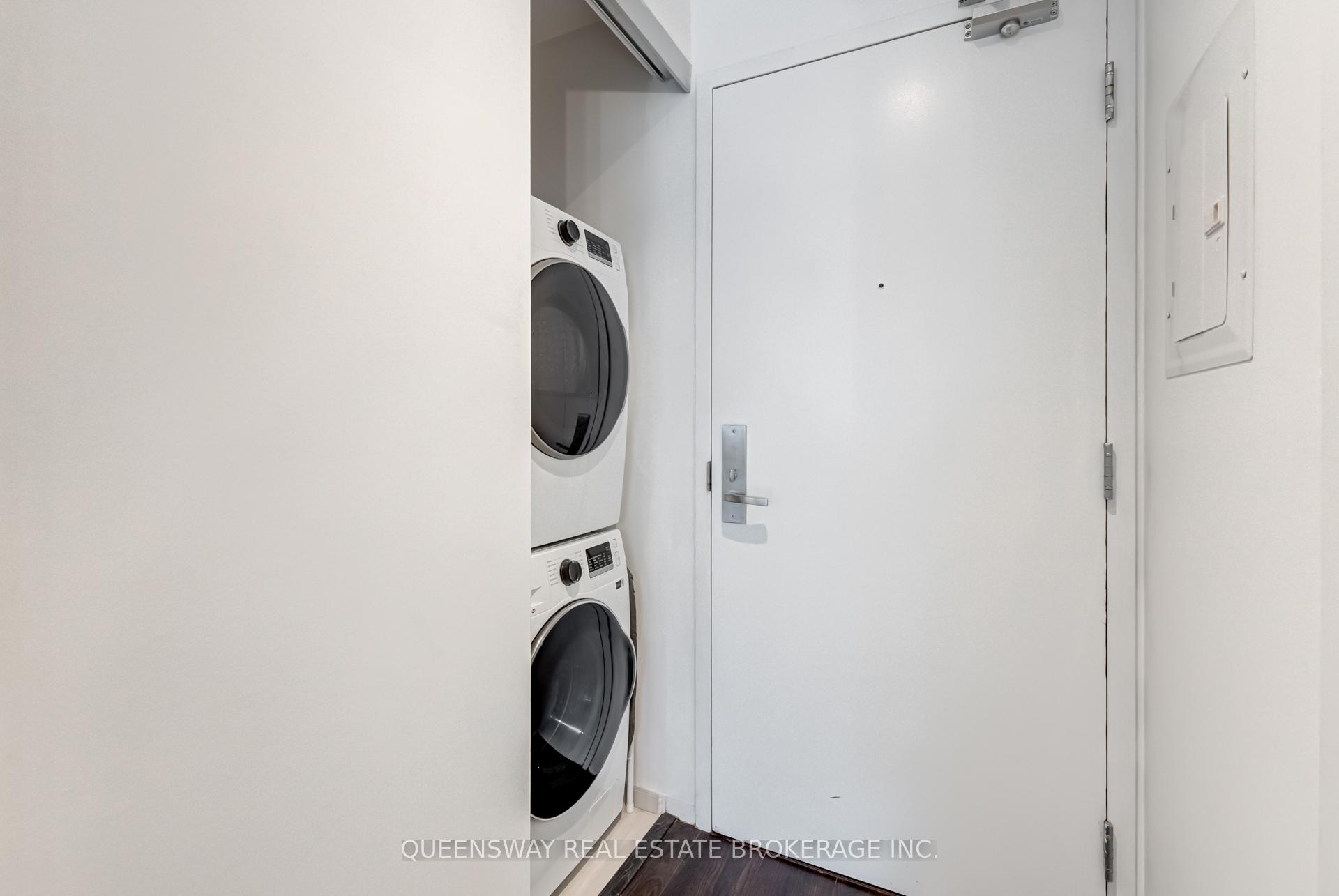 2 Bedrooms Condo at 8 Charlotte, Toronto For sale
