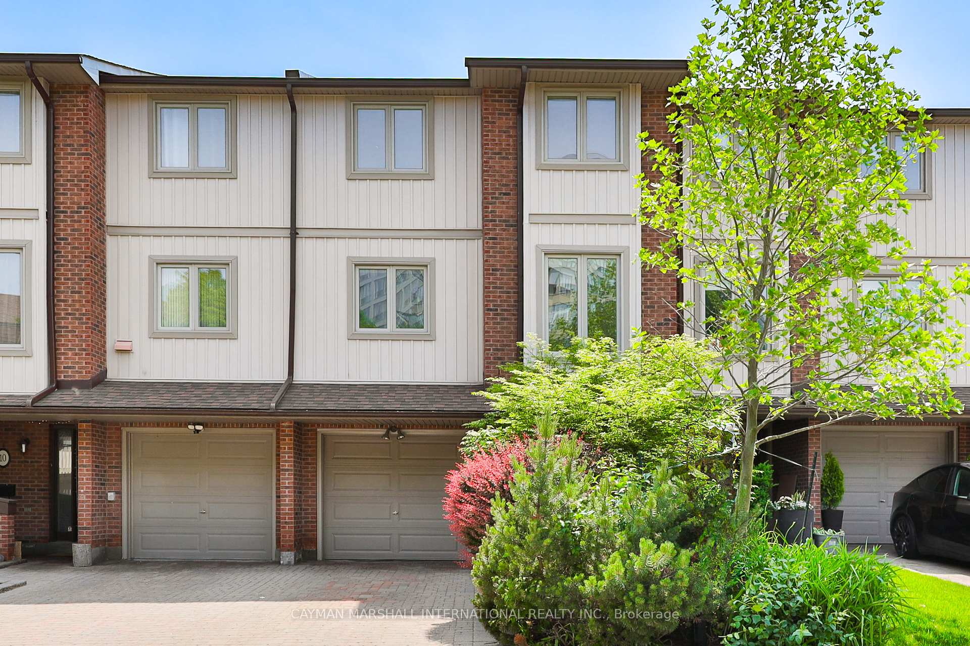3 Bedrooms Condo at 1160 Walden, Mississauga For sale