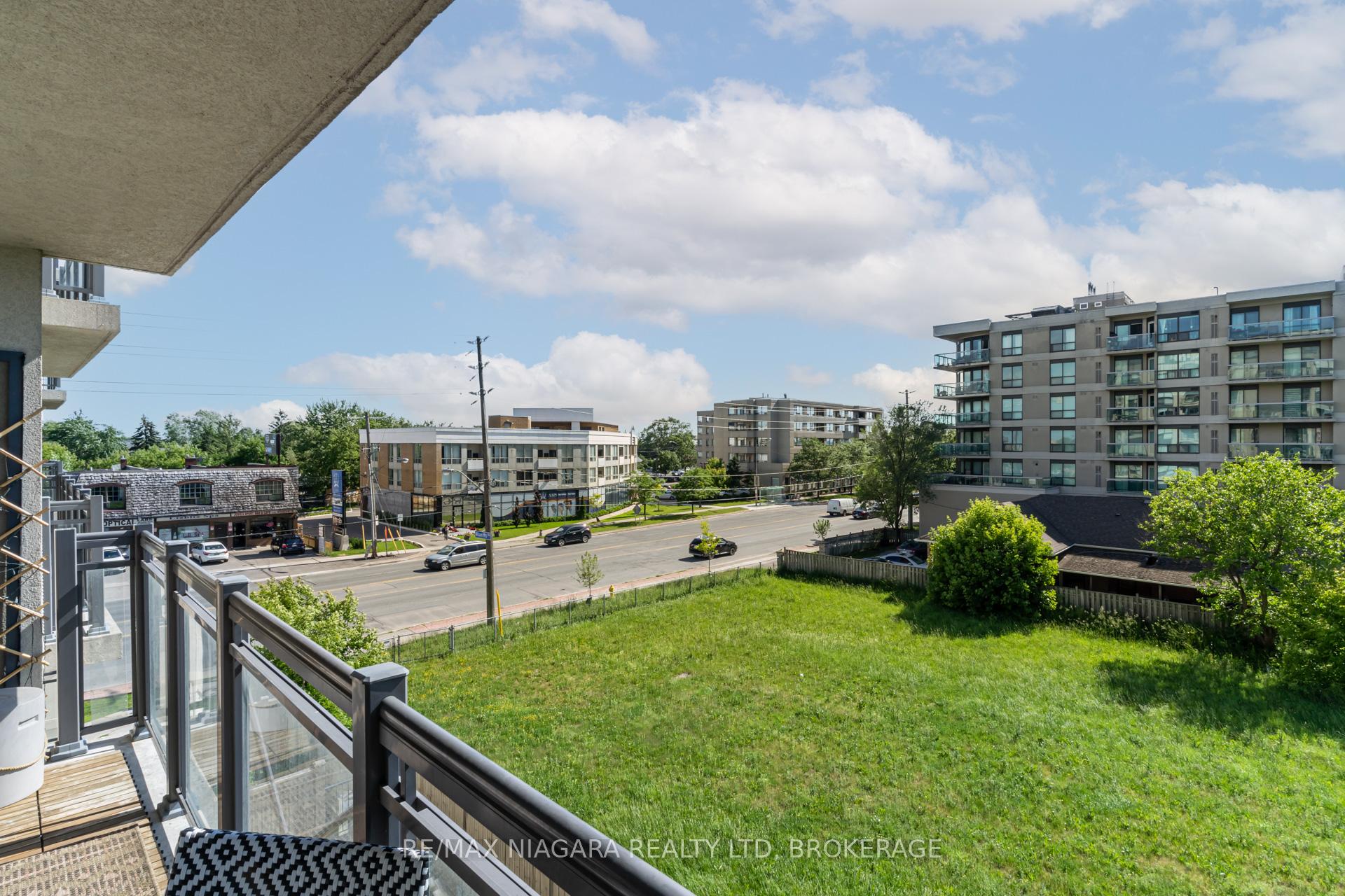 2 Bedrooms Condo at 872 Sheppard, Toronto For sale