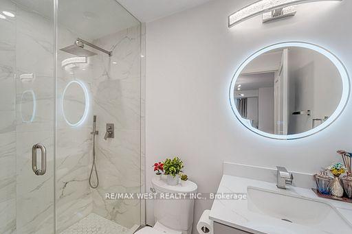 2 Bedrooms Condo at 70 Roehampton,  Toronto For sale