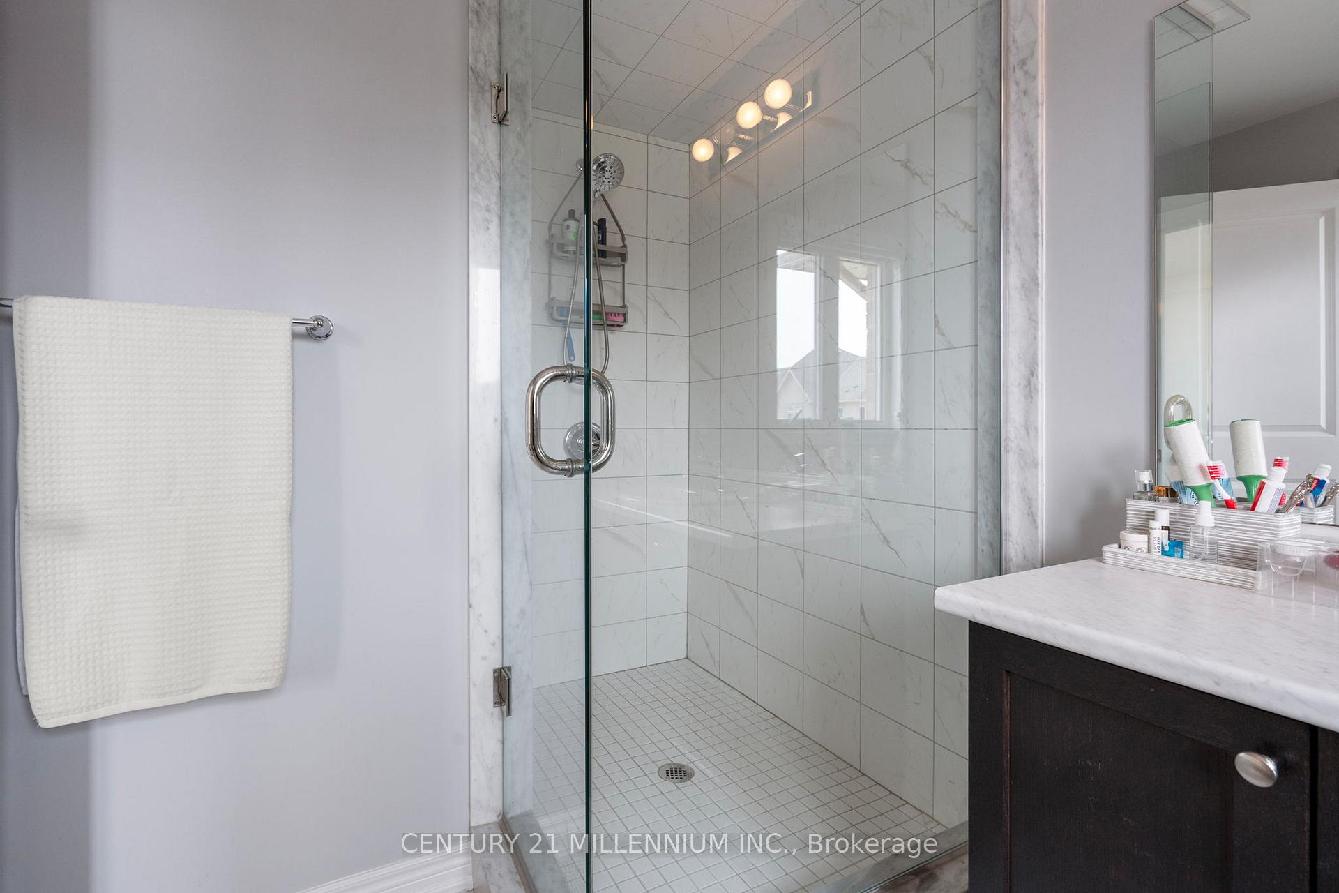 3 Bedrooms Condo at 19 Arietta, Hamilton For sale