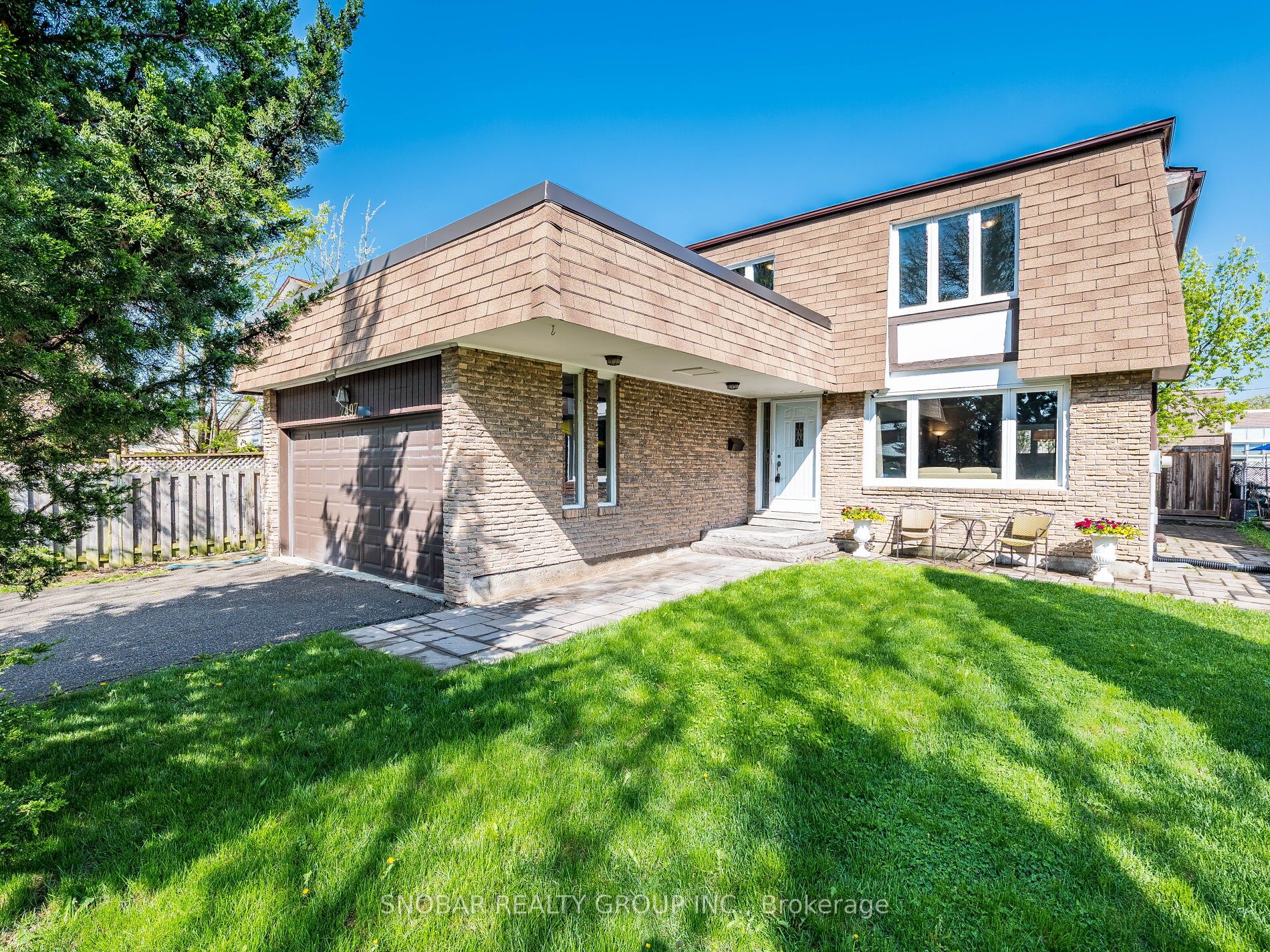 2497 Nikanna Road, Mississauga, ON L5C 2W8