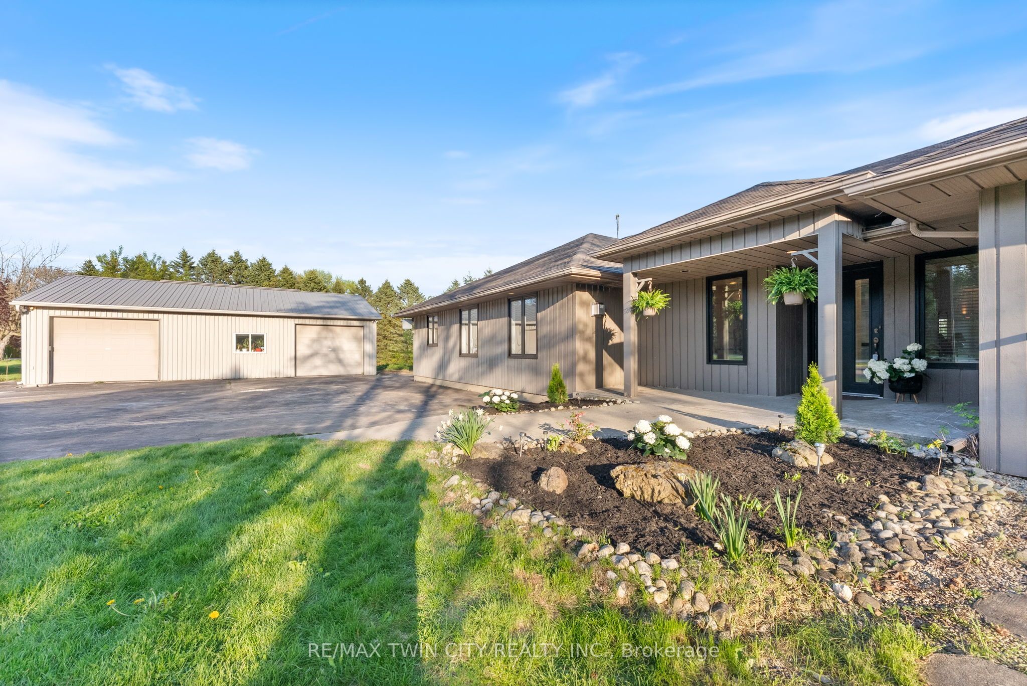 37 River Road