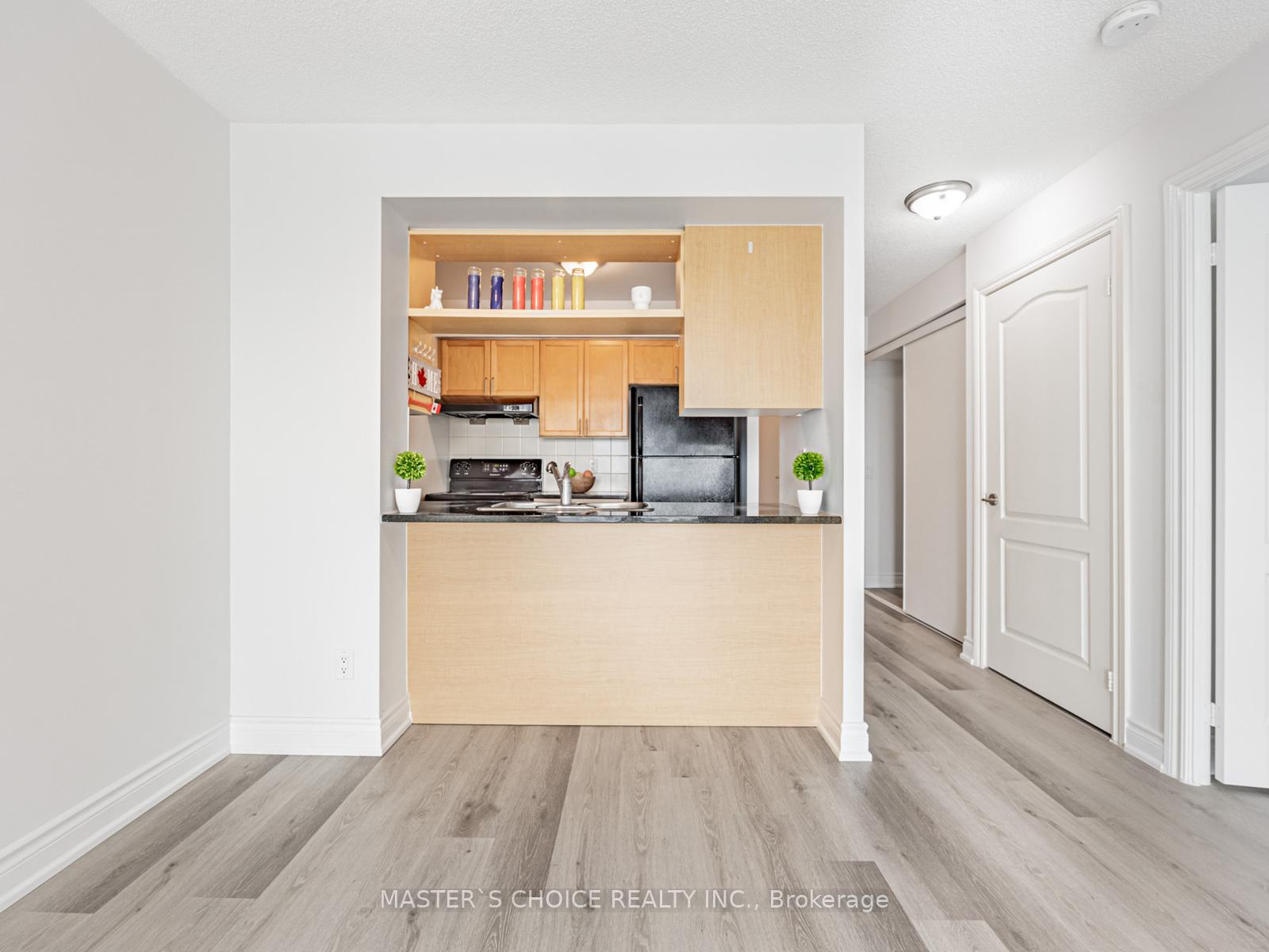 2 Bedrooms Condo at 70 Town Centre, Toronto For sale