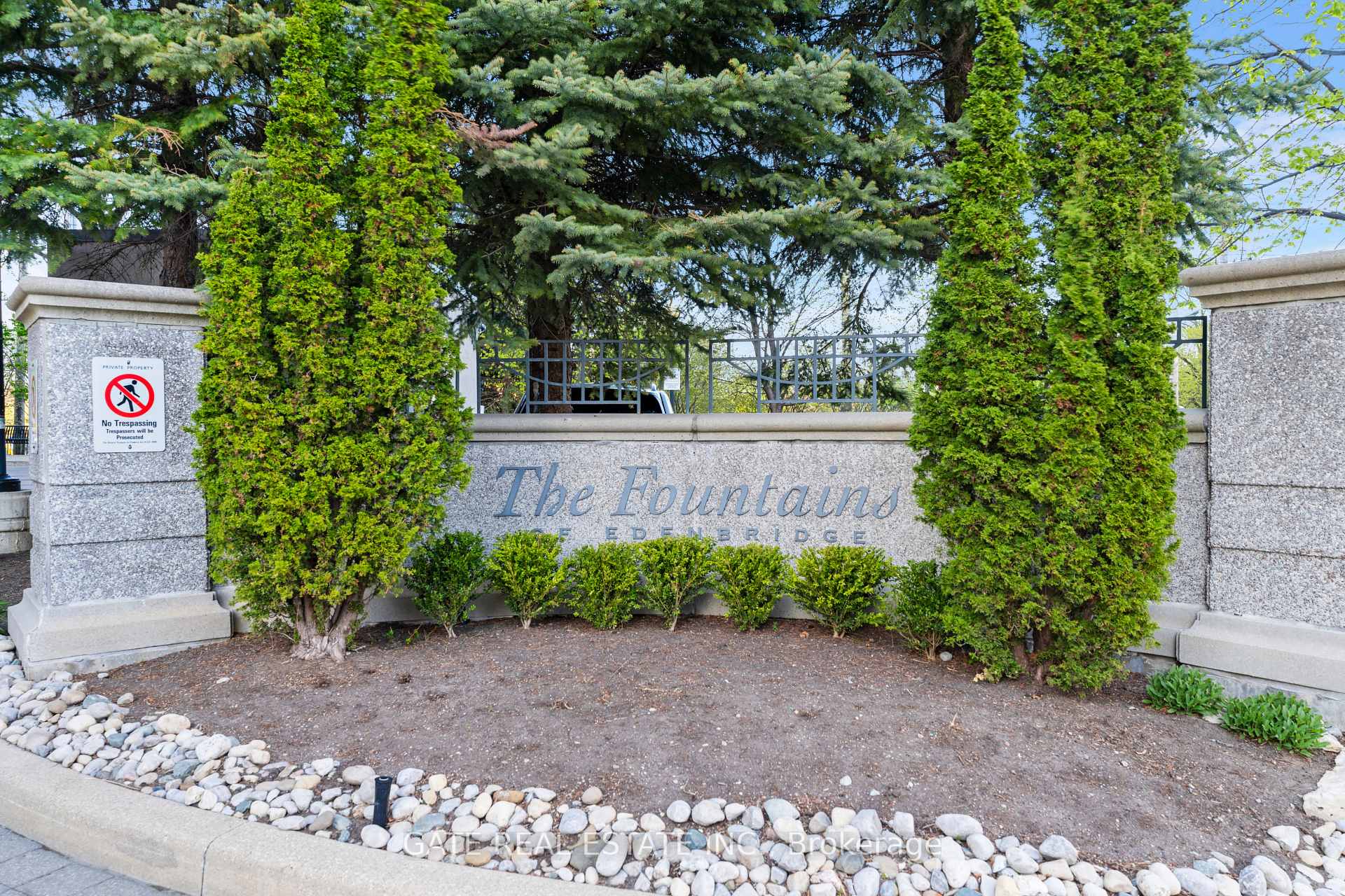 2 Bedrooms Condo at 38 Fontenay, Toronto For sale