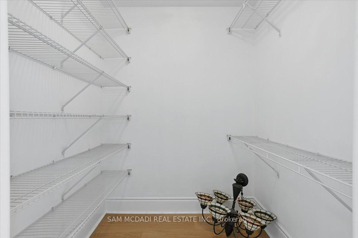 3 Bedrooms Condo at 3888 Duke Of York, Mississauga For sale