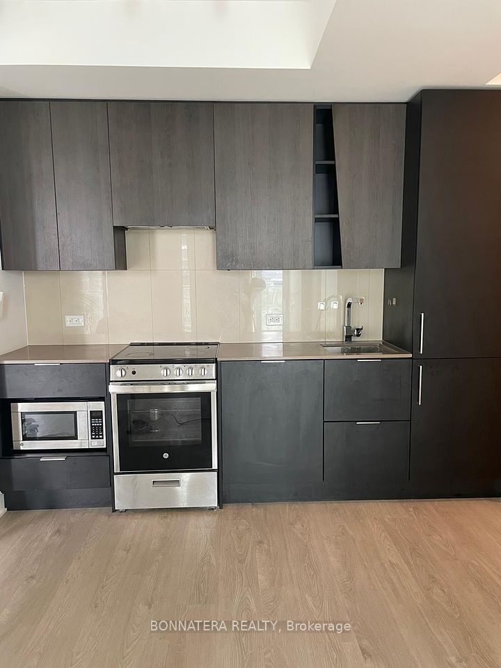 3900 Confederation